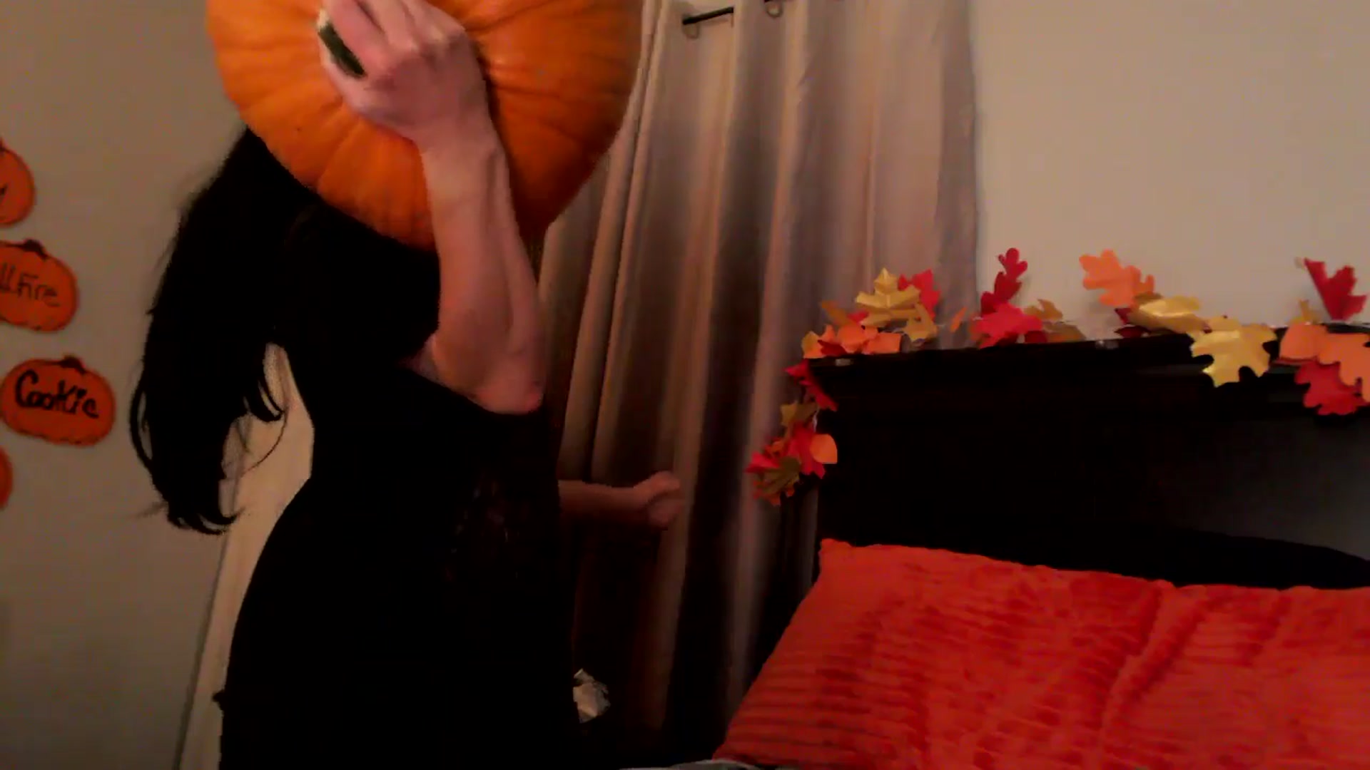 Gallery image thumbnail from EmmyLove's myfreecams stream on, 10/15/2025, 07:32 image 6 of 20