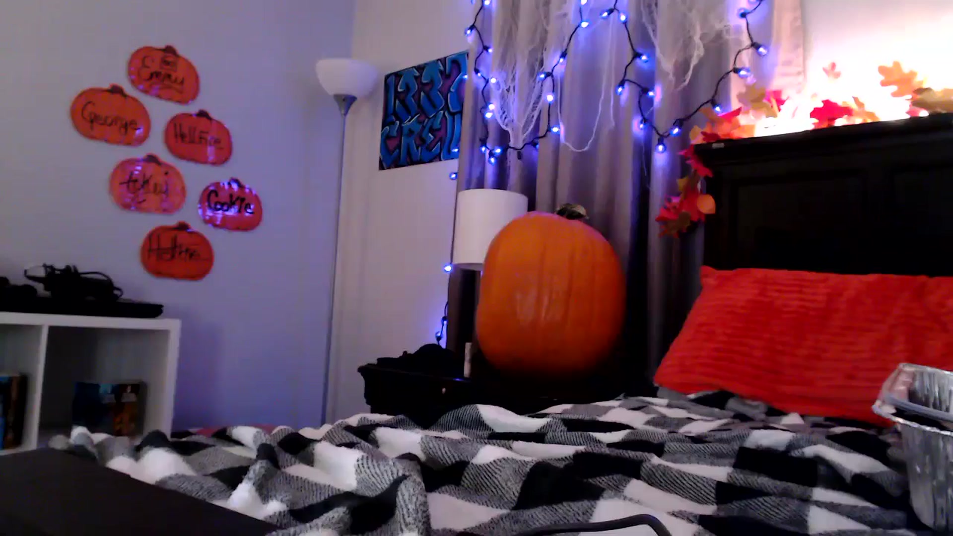 Gallery image thumbnail from EmmyLove's myfreecams stream on, 10/16/2025, 07:04 image 6 of 20