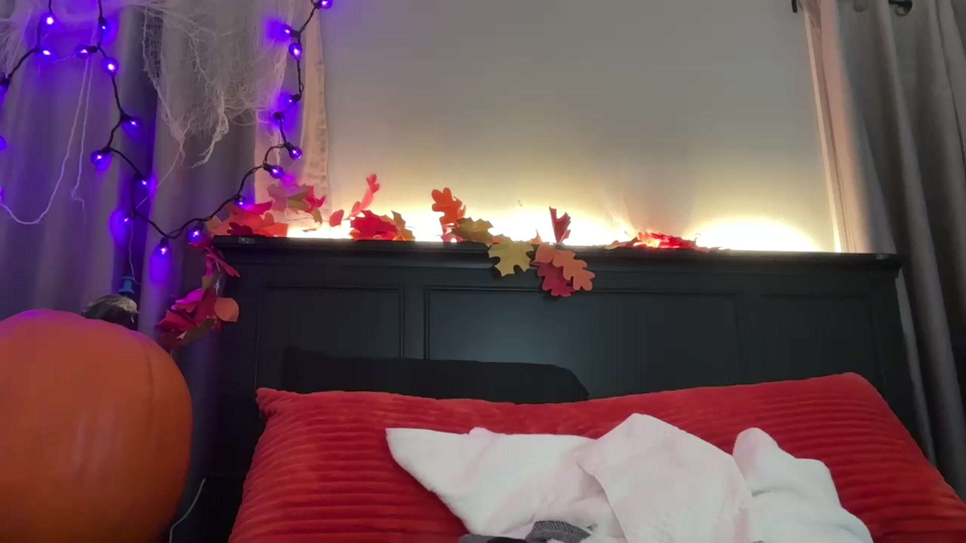 Gallery image thumbnail from EmmyLove's myfreecams stream on, 10/18/2025, 06:30 image 13 of 20