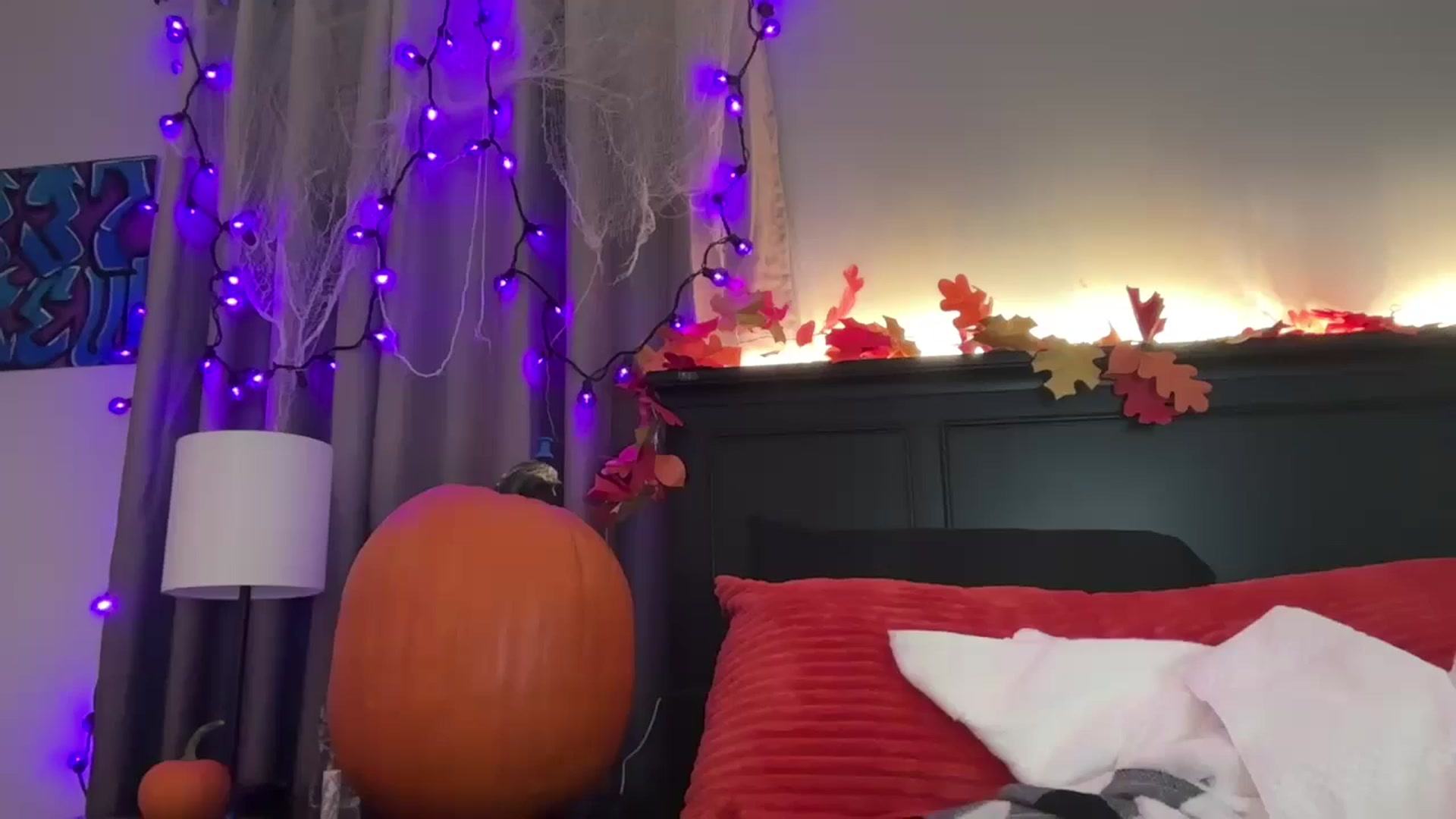 Gallery image thumbnail from EmmyLove's myfreecams stream on, 10/18/2025, 06:30 image 15 of 20