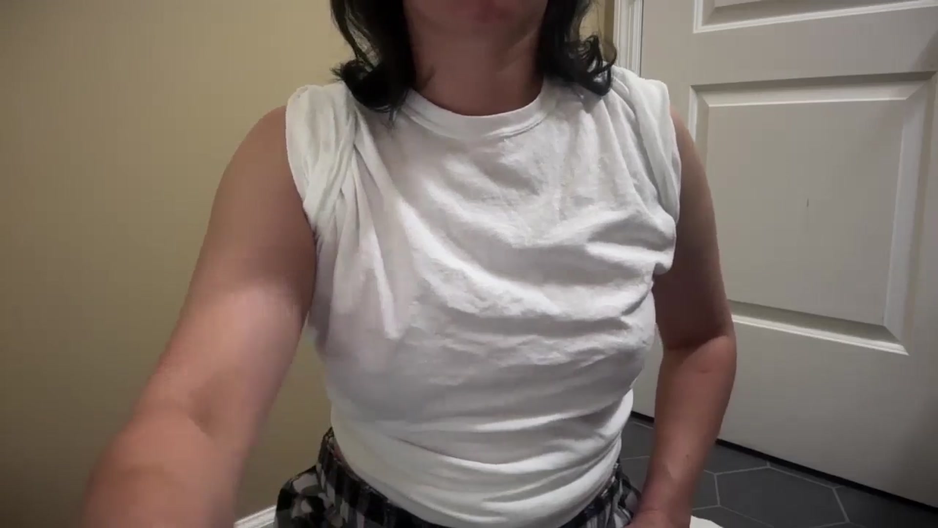 Gallery image thumbnail from EmmyLove's myfreecams stream on, 11/12/2025, 04:32 image 14 of 20