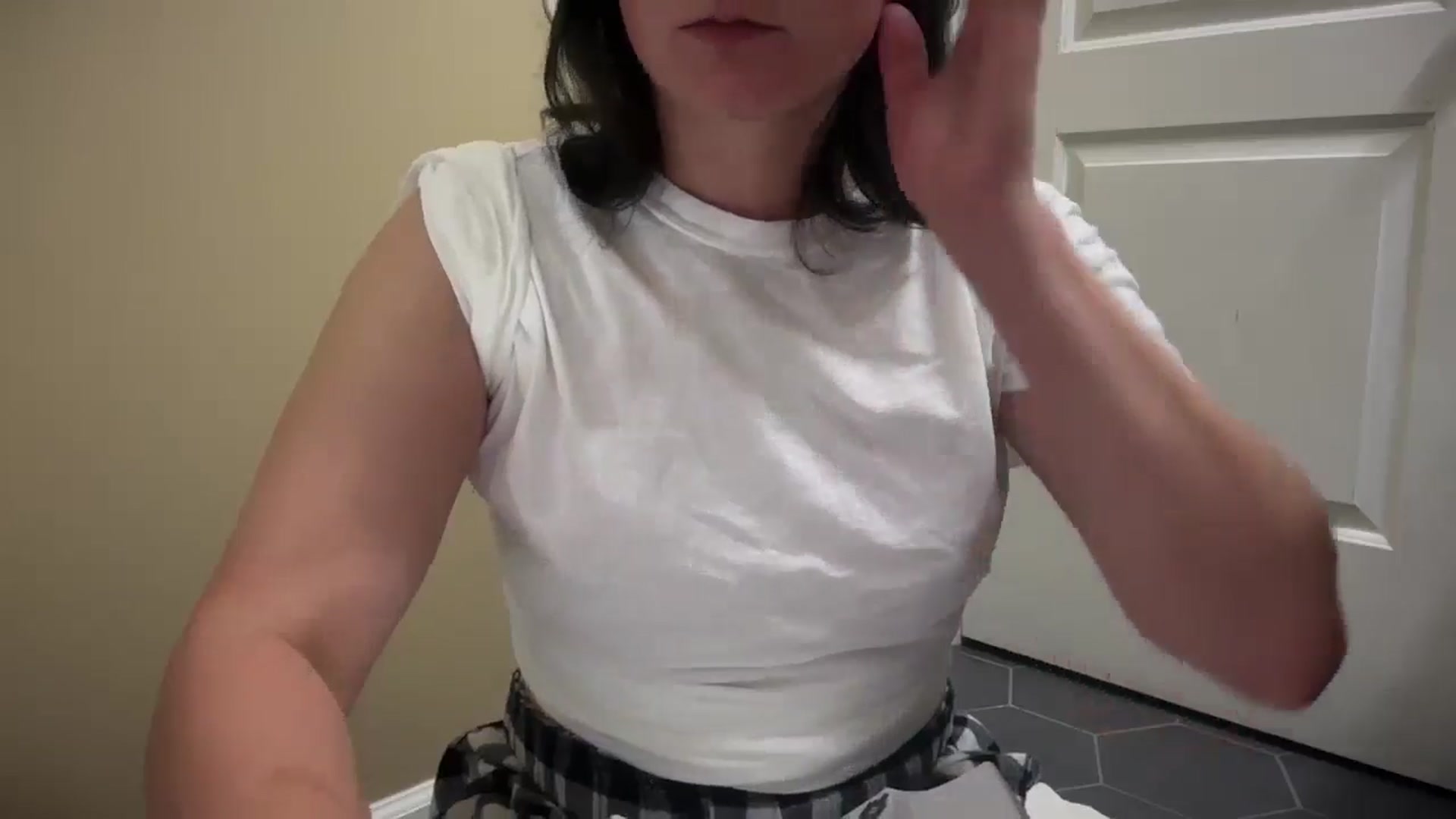 Gallery image thumbnail from EmmyLove's myfreecams stream on, 11/12/2025, 04:32 image 20 of 20