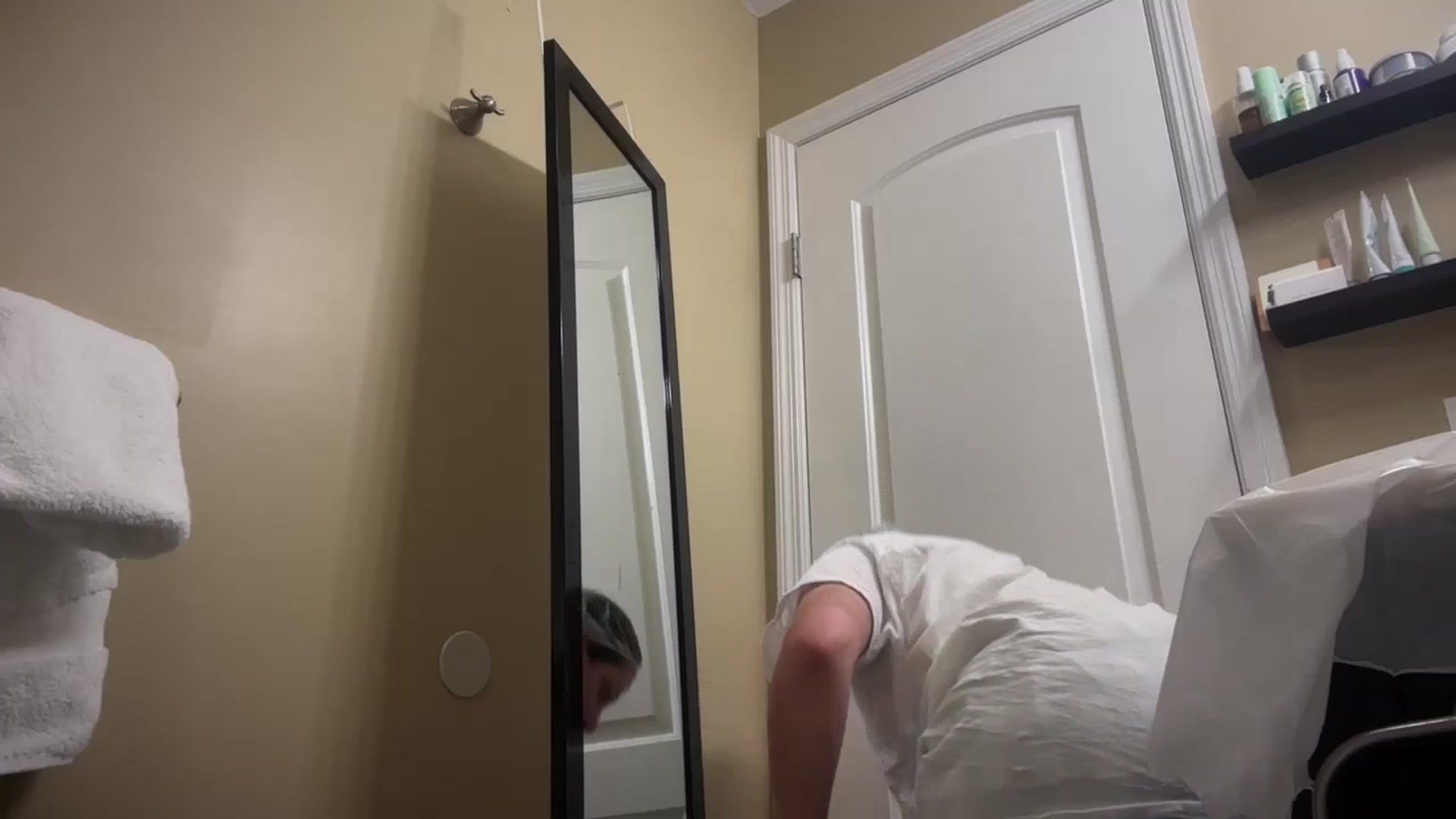 Gallery image thumbnail from EmmyLove's myfreecams stream on, 11/12/2025, 05:17 image 18 of 20