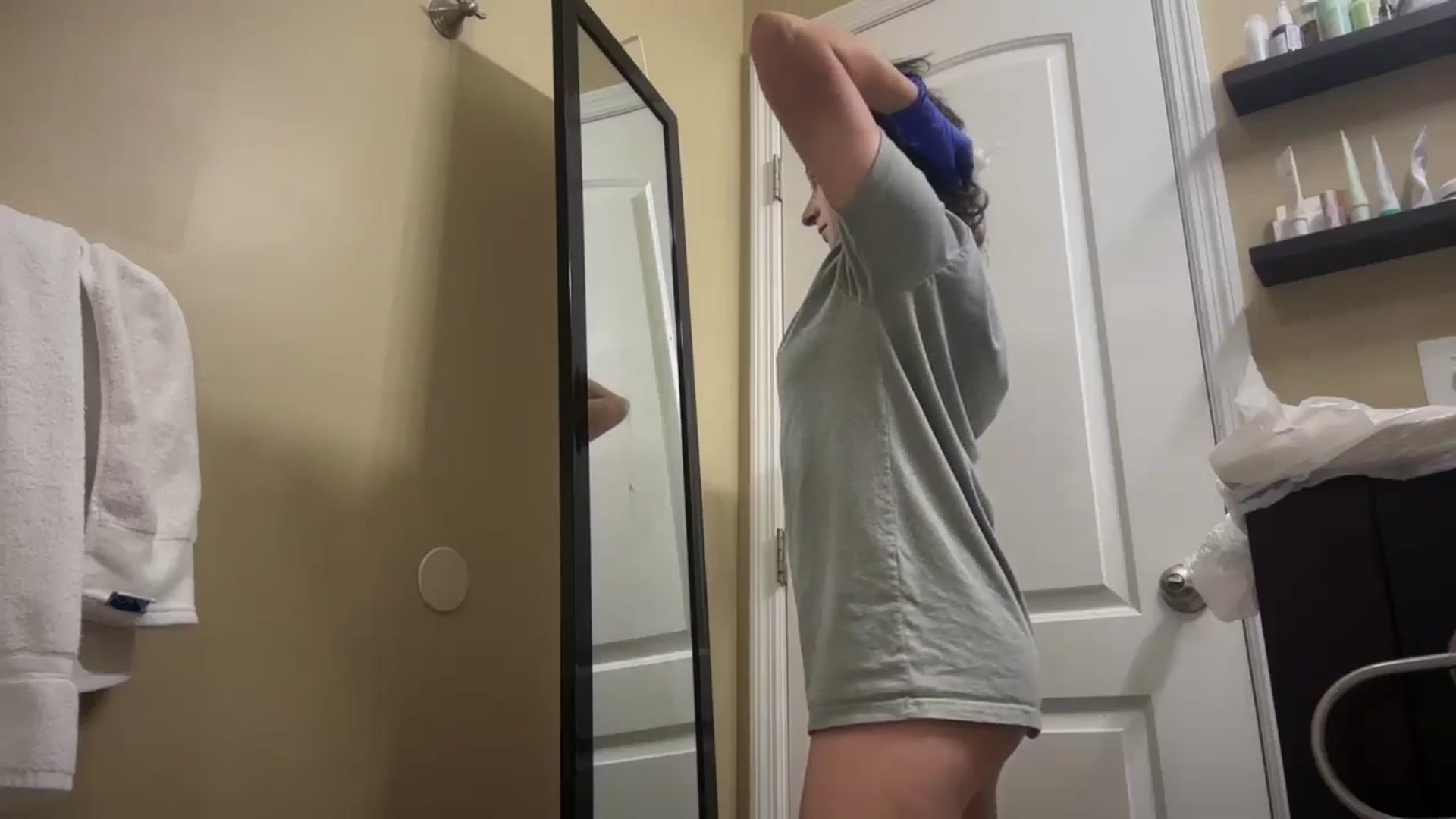 Gallery image thumbnail from EmmyLove's myfreecams stream on, 11/19/2025, 06:37 image 4 of 20