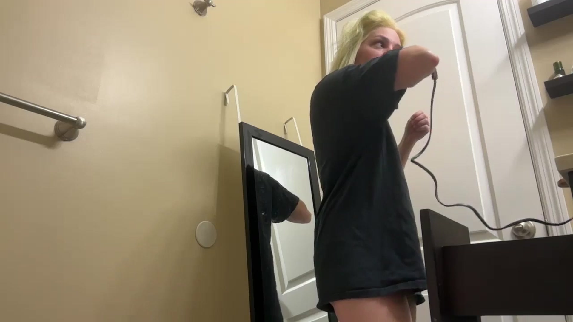 Gallery image thumbnail from EmmyLove's myfreecams stream on, 11/30/2025, 06:07 image 9 of 20