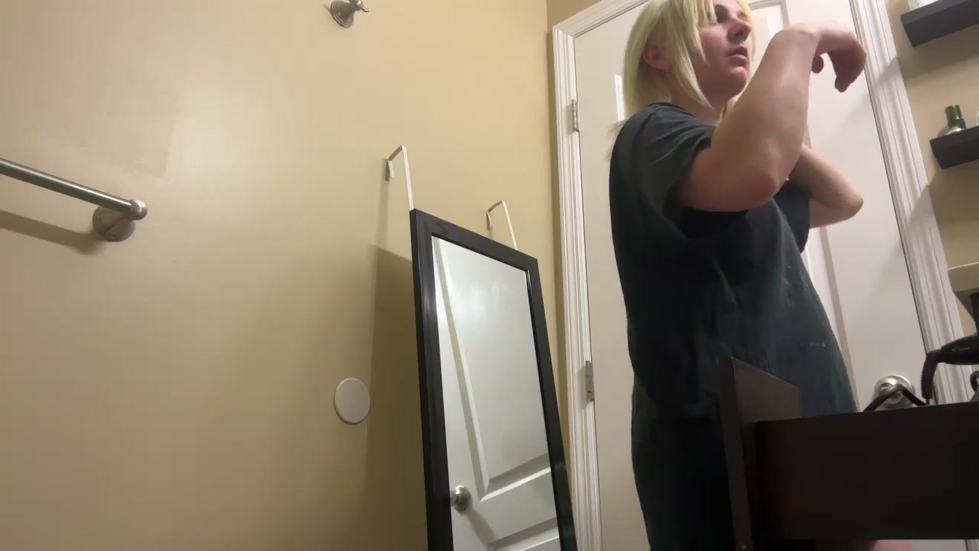 Gallery image thumbnail from EmmyLove's myfreecams stream on, 11/30/2025, 06:07 image 14 of 20