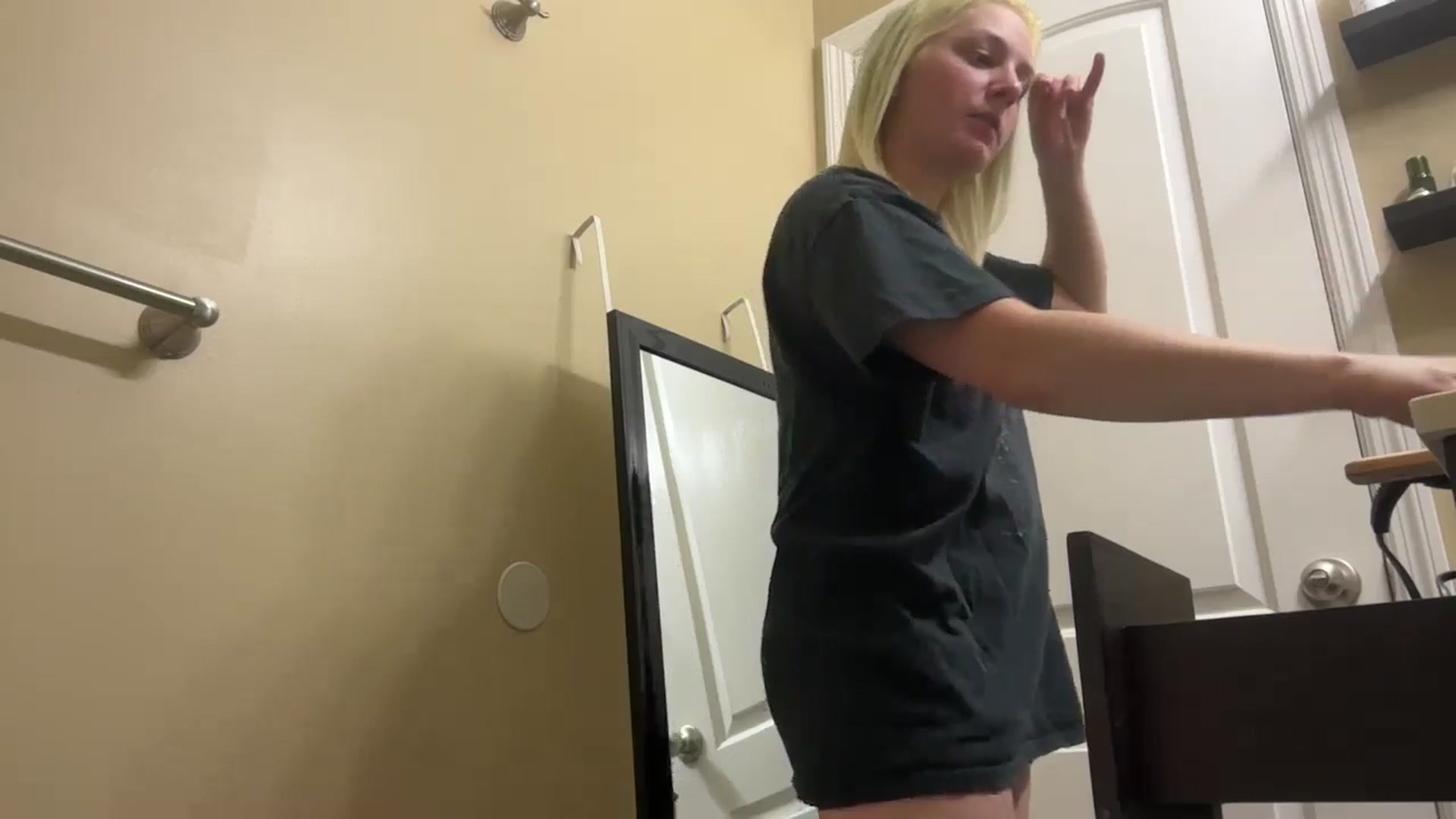 Gallery image thumbnail from EmmyLove's myfreecams stream on, 11/30/2025, 06:07 image 8 of 20