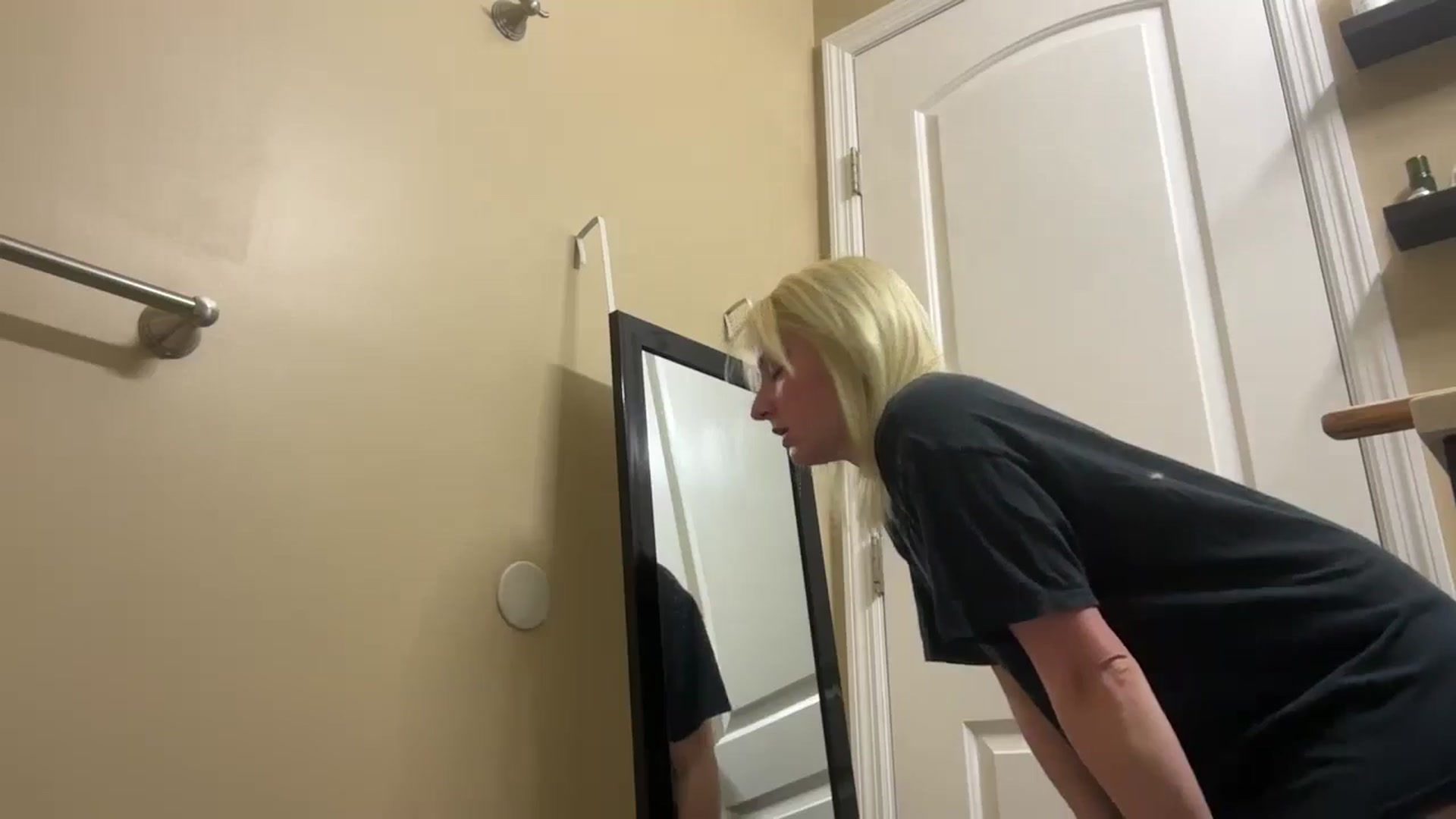 Gallery image thumbnail from EmmyLove's myfreecams stream on, 11/30/2025, 06:07 image 18 of 20