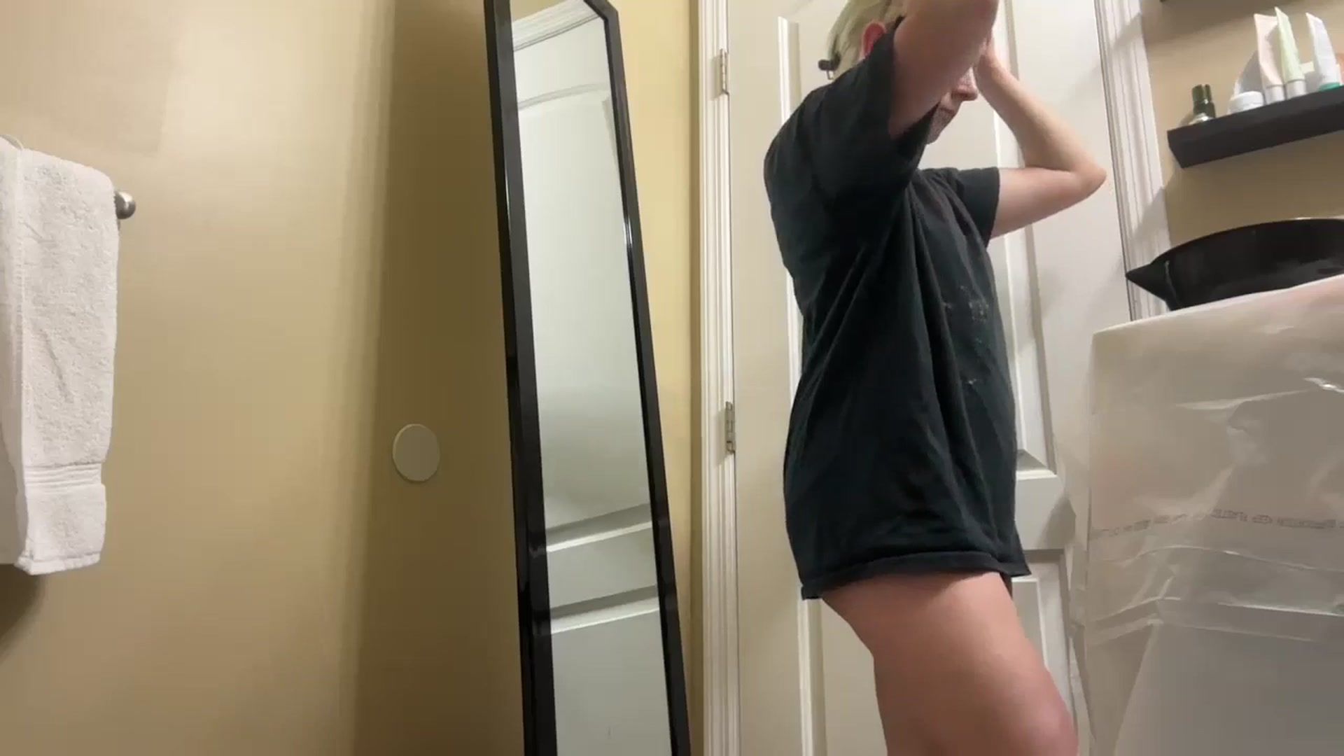 Gallery image thumbnail from EmmyLove's myfreecams stream on, 11/30/2025, 07:04 image 9 of 20