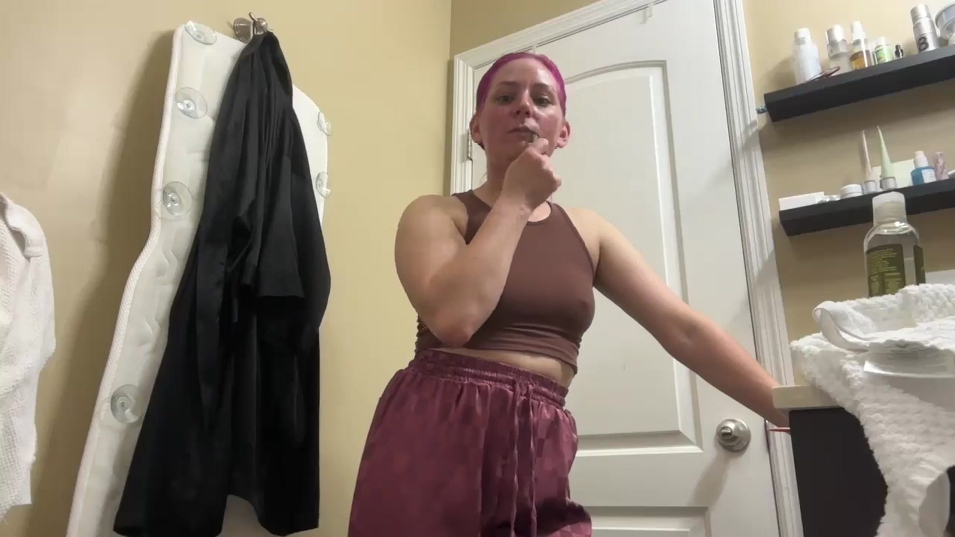 Gallery image thumbnail from EmmyLove's myfreecams stream on, 12/09/2025, 06:31 image 9 of 20
