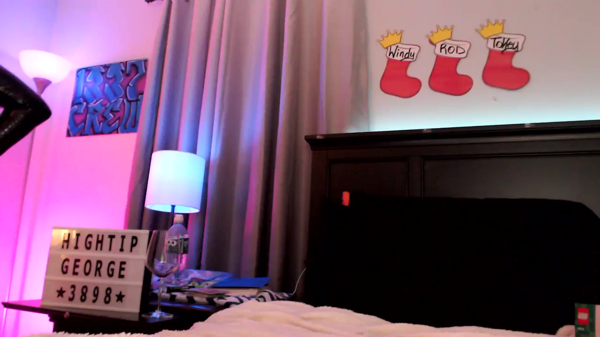Gallery image thumbnail from EmmyLove's myfreecams stream on, 12/18/2025, 08:57 image 6 of 20