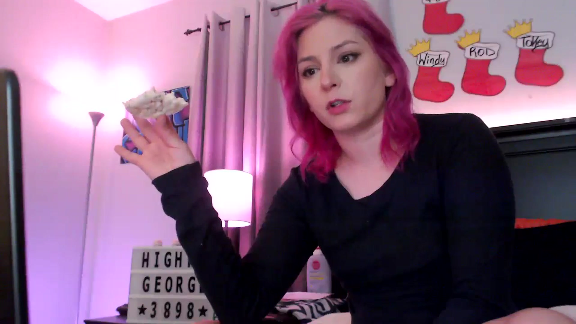 Gallery image thumbnail from EmmyLove's myfreecams stream on, 12/19/2025, 06:28 image 2 of 20