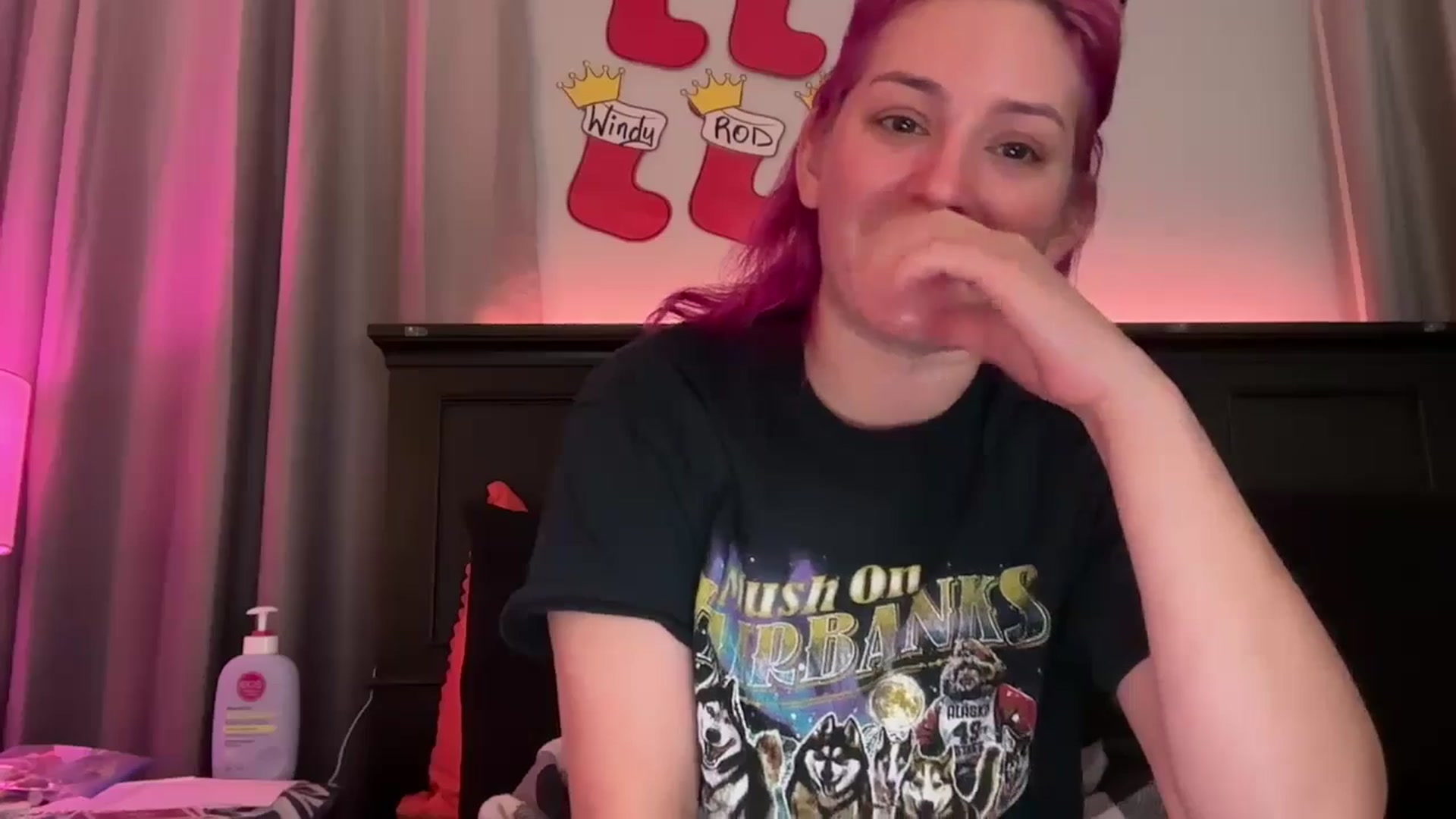 Gallery image thumbnail from EmmyLove's myfreecams stream on, 12/21/2025, 06:19 image 19 of 20
