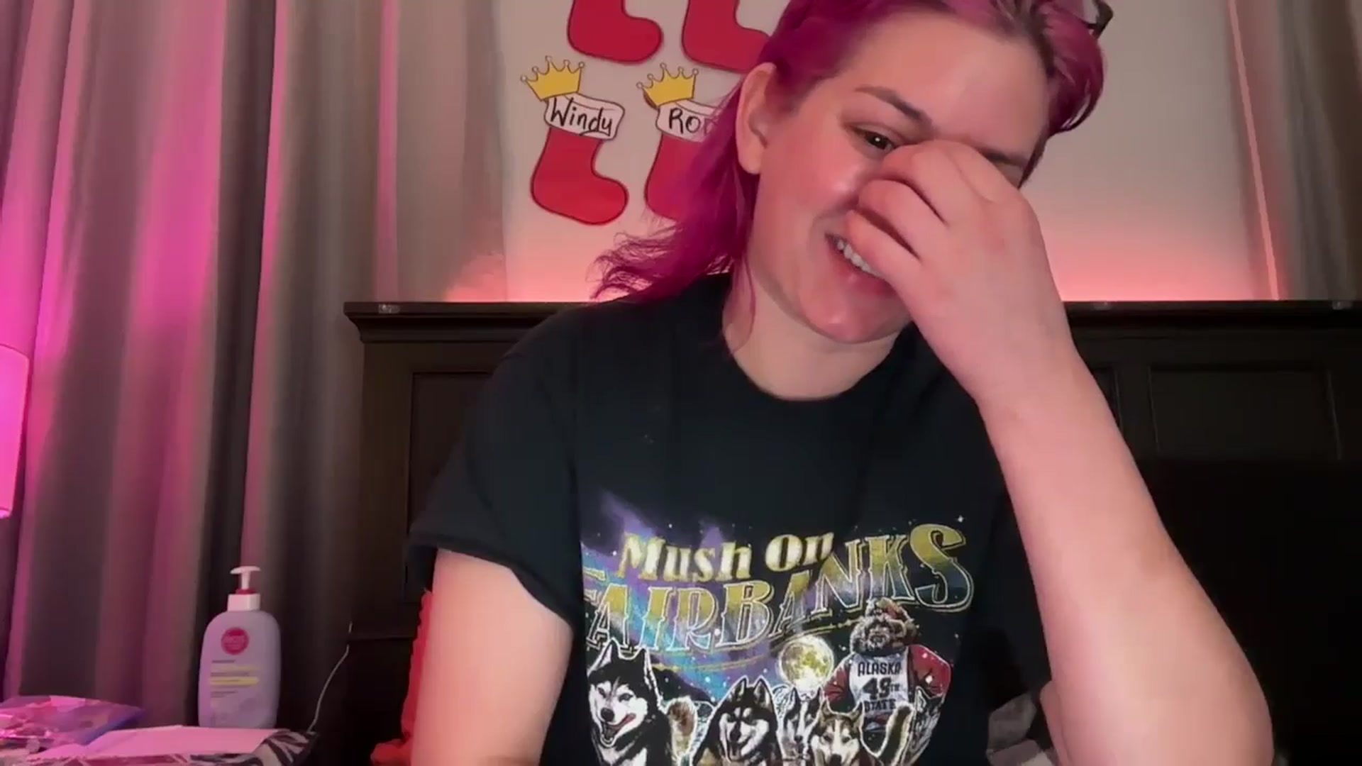Gallery image thumbnail from EmmyLove's myfreecams stream on, 12/21/2025, 06:19 image 15 of 20