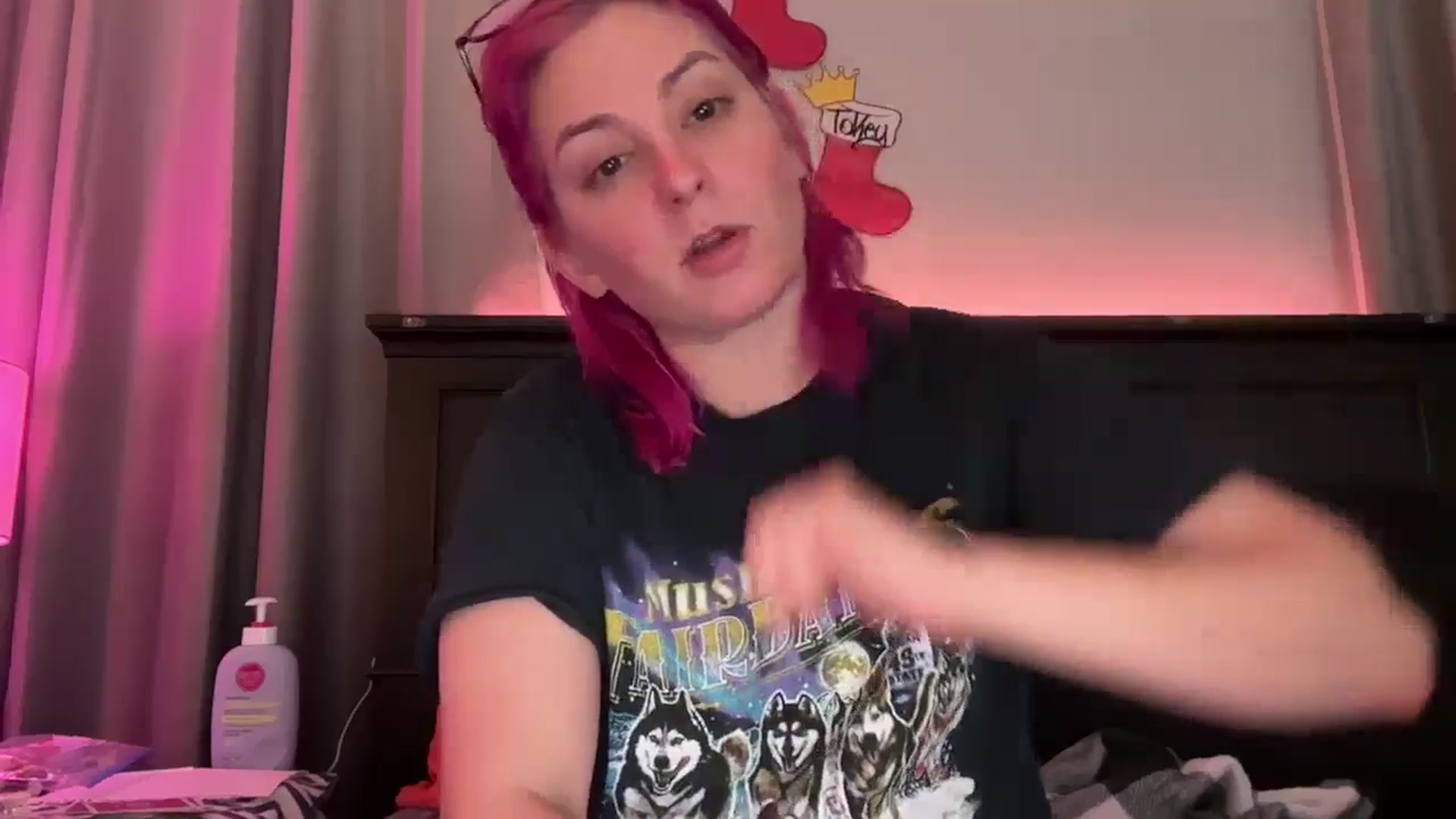 Gallery image thumbnail from EmmyLove's myfreecams stream on, 12/21/2025, 07:21 image 2 of 20