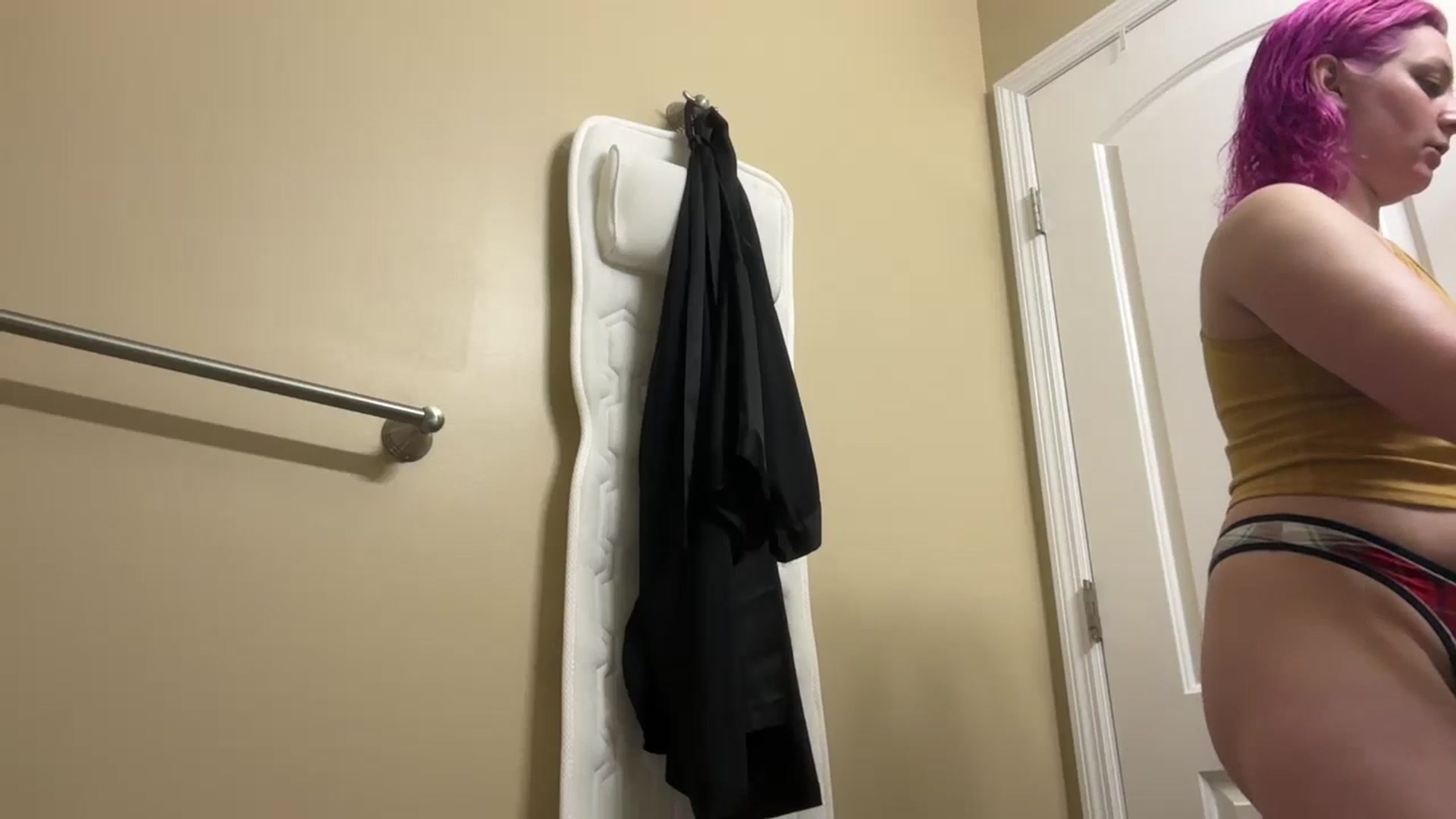 Gallery image thumbnail from EmmyLove's myfreecams stream on, 12/23/2025, 06:21 image 15 of 20