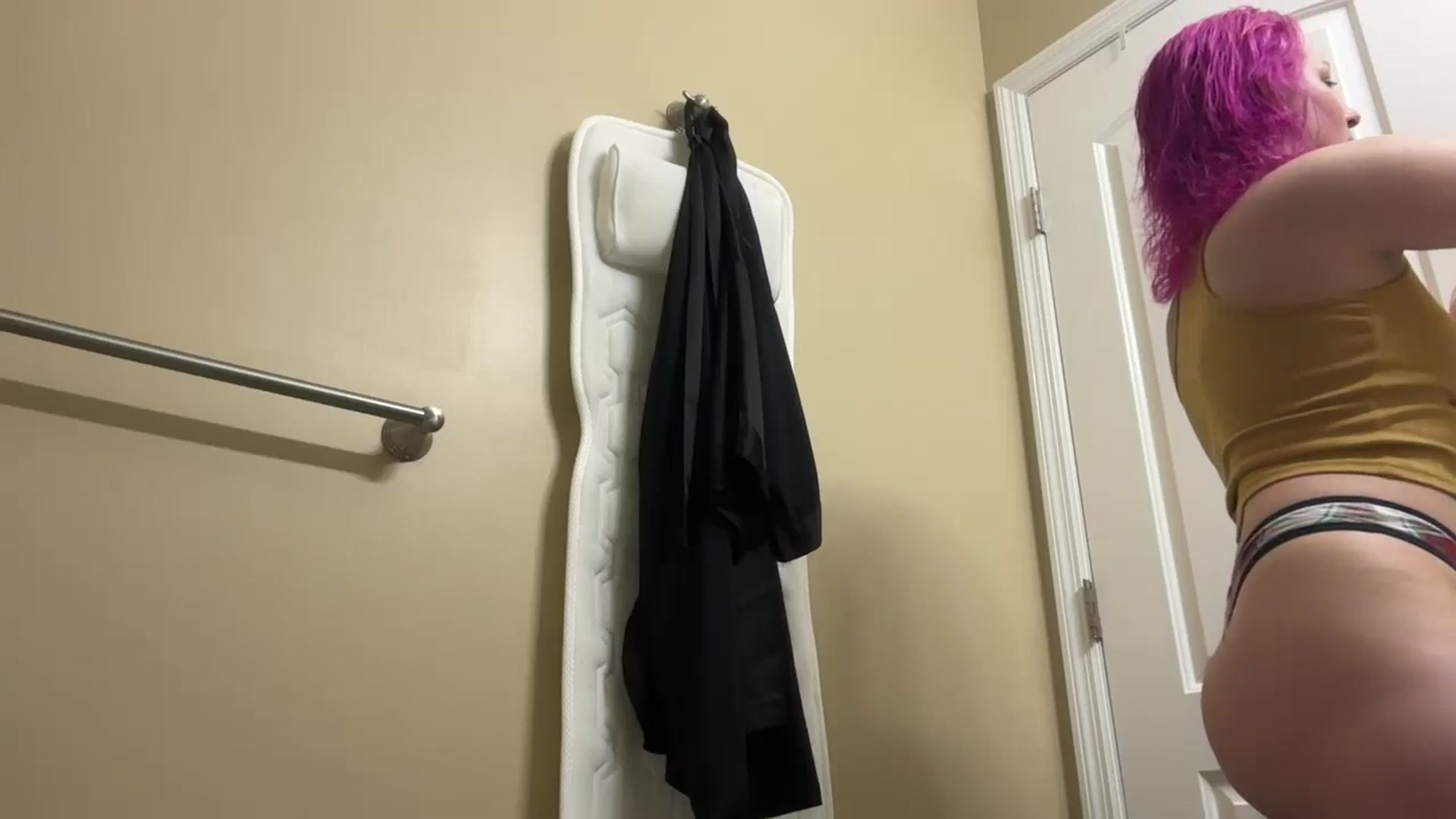 Gallery image thumbnail from EmmyLove's myfreecams stream on, 12/23/2025, 06:21 image 17 of 20