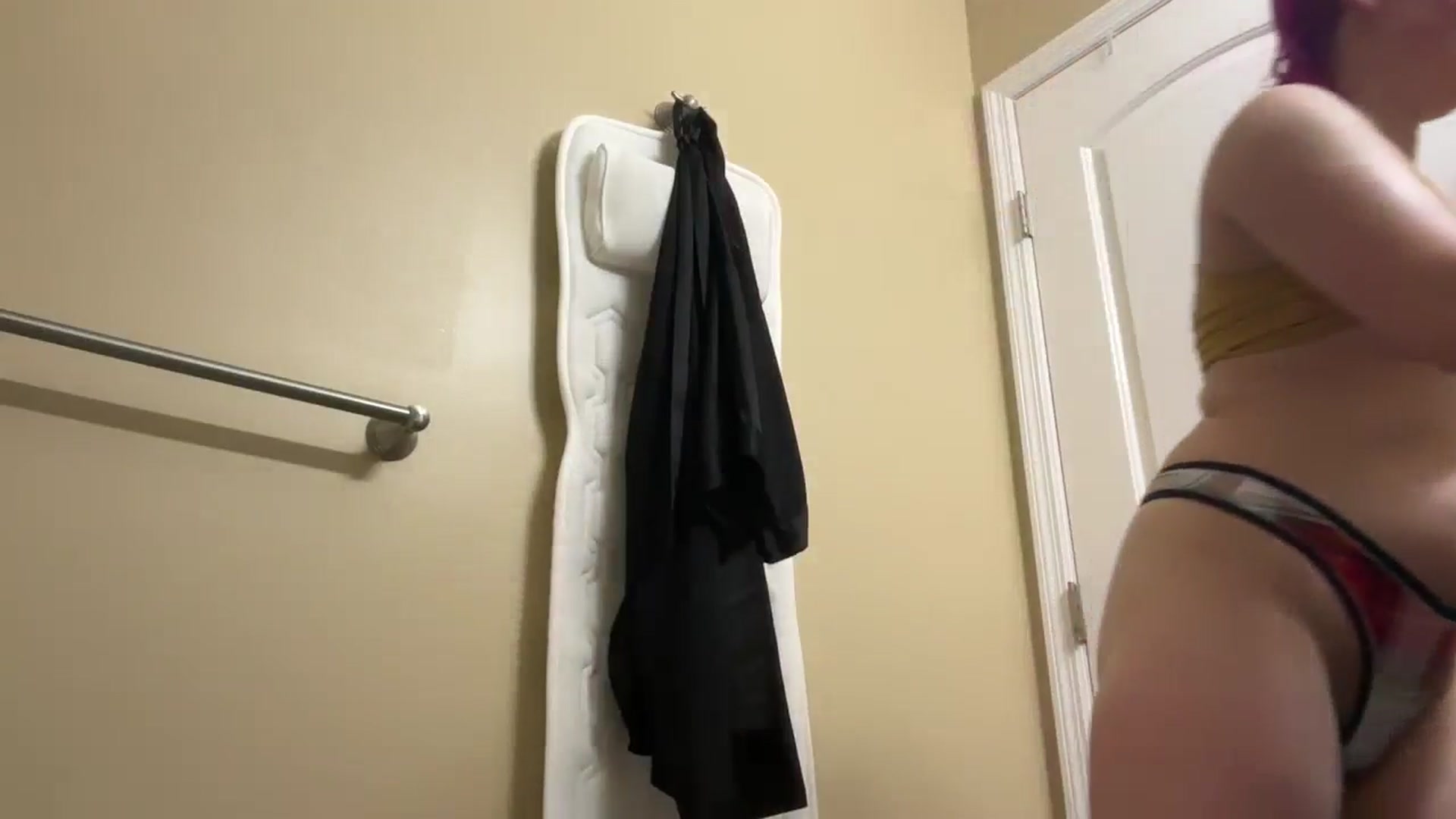 Gallery image thumbnail from EmmyLove's myfreecams stream on, 12/23/2025, 06:21 image 2 of 20