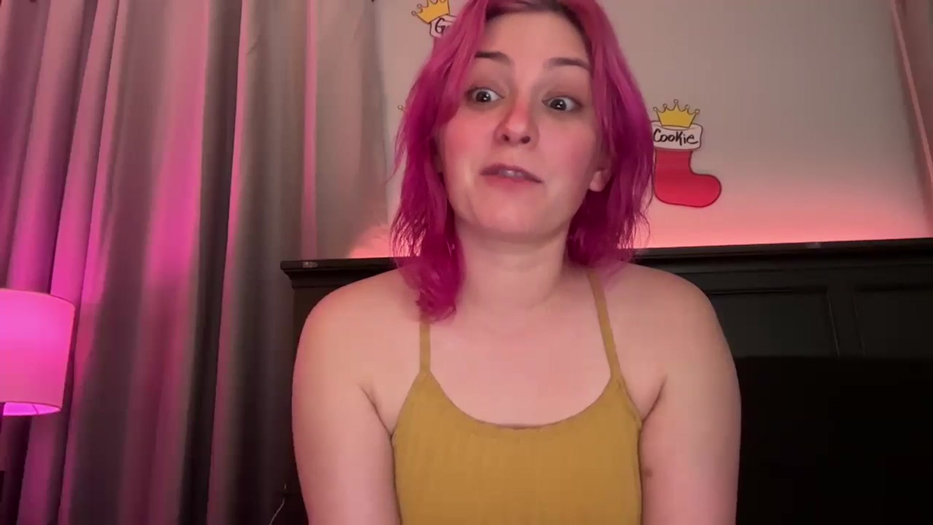 Gallery image thumbnail from EmmyLove's myfreecams stream on, 12/23/2025, 07:41 image 6 of 20