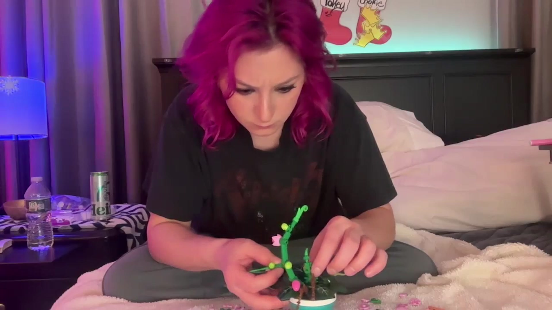 Gallery image thumbnail from EmmyLove's myfreecams stream on, 01/04/2026, 07:33 image 18 of 20