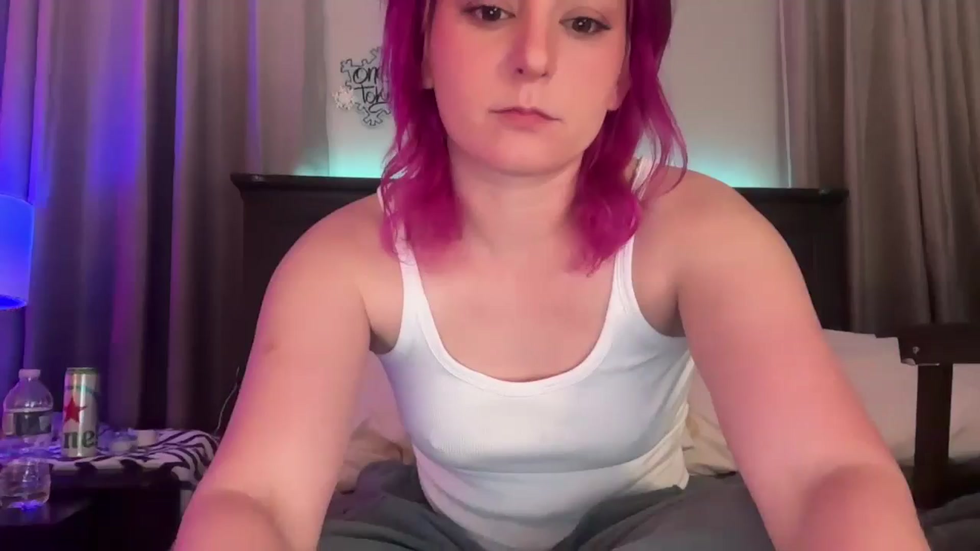 Gallery image thumbnail from EmmyLove's myfreecams stream on, 01/09/2026, 06:58 image 1 of 20