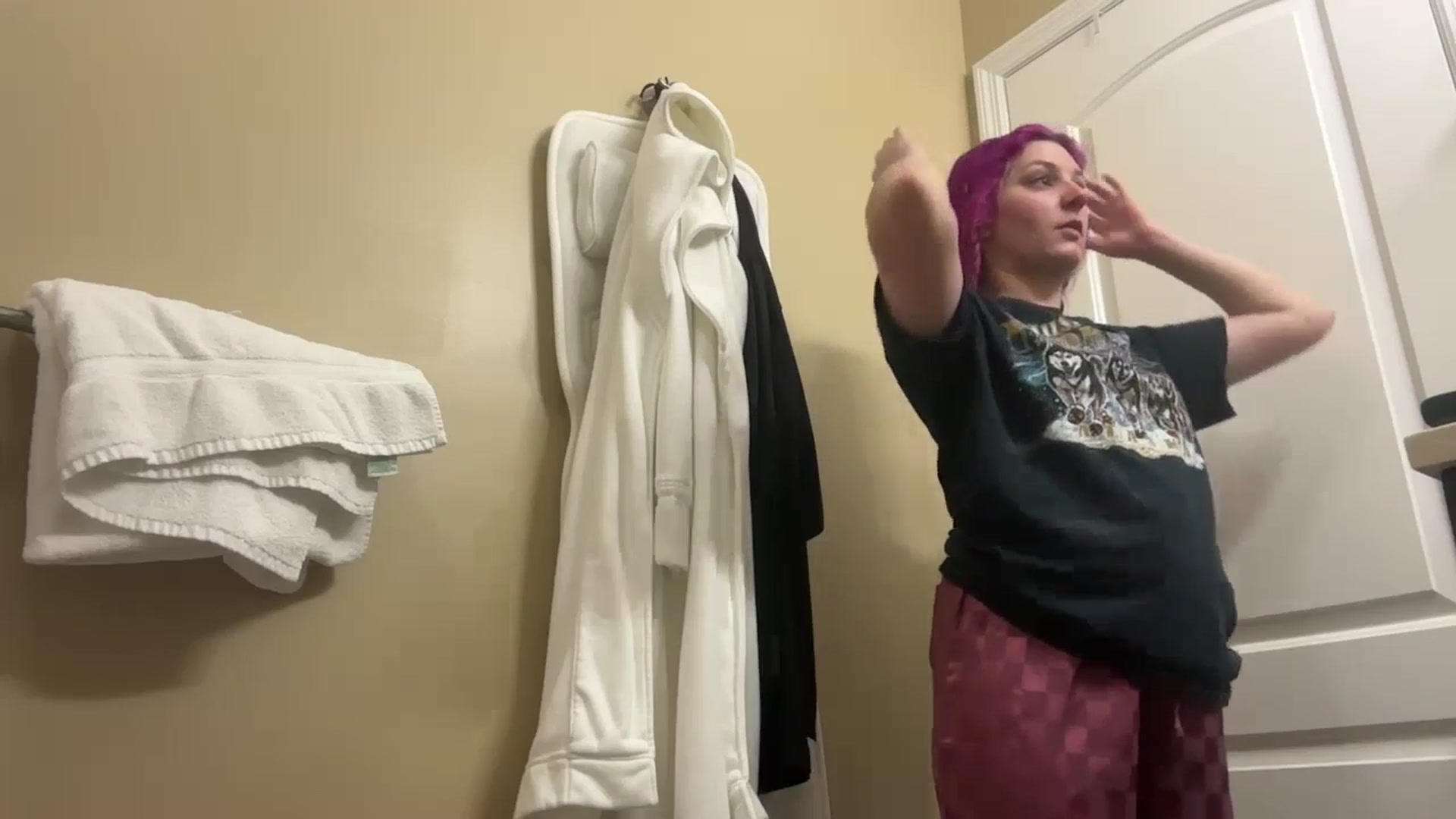 Gallery image thumbnail from EmmyLove's myfreecams stream on, 01/16/2026, 07:00 image 12 of 20