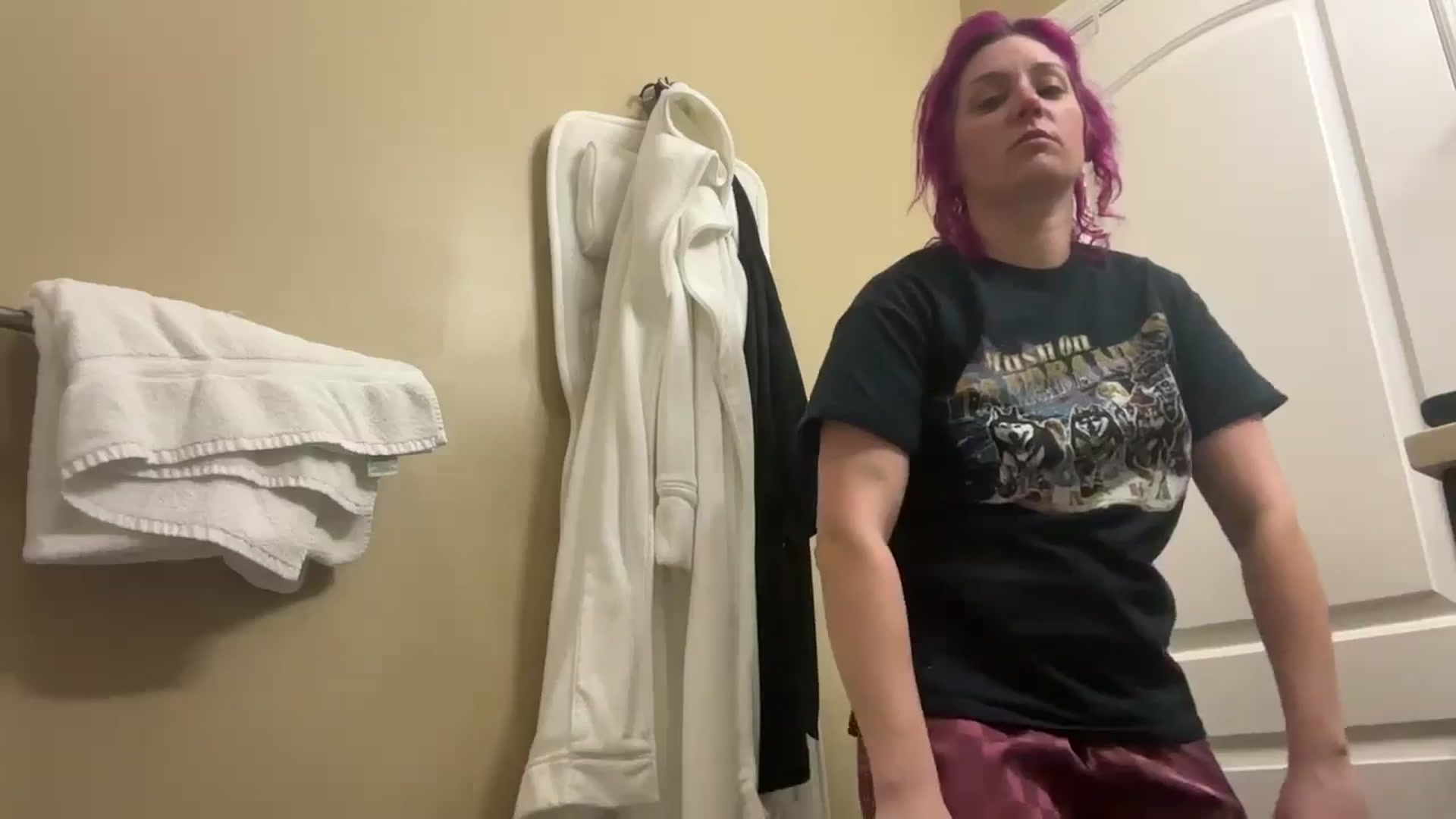 Gallery image thumbnail from EmmyLove's myfreecams stream on, 01/16/2026, 07:00 image 10 of 20