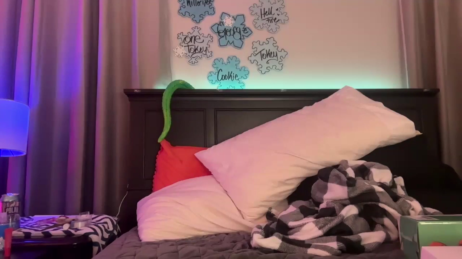 Gallery image thumbnail from EmmyLove's myfreecams stream on, 01/17/2026, 07:10 image 18 of 20