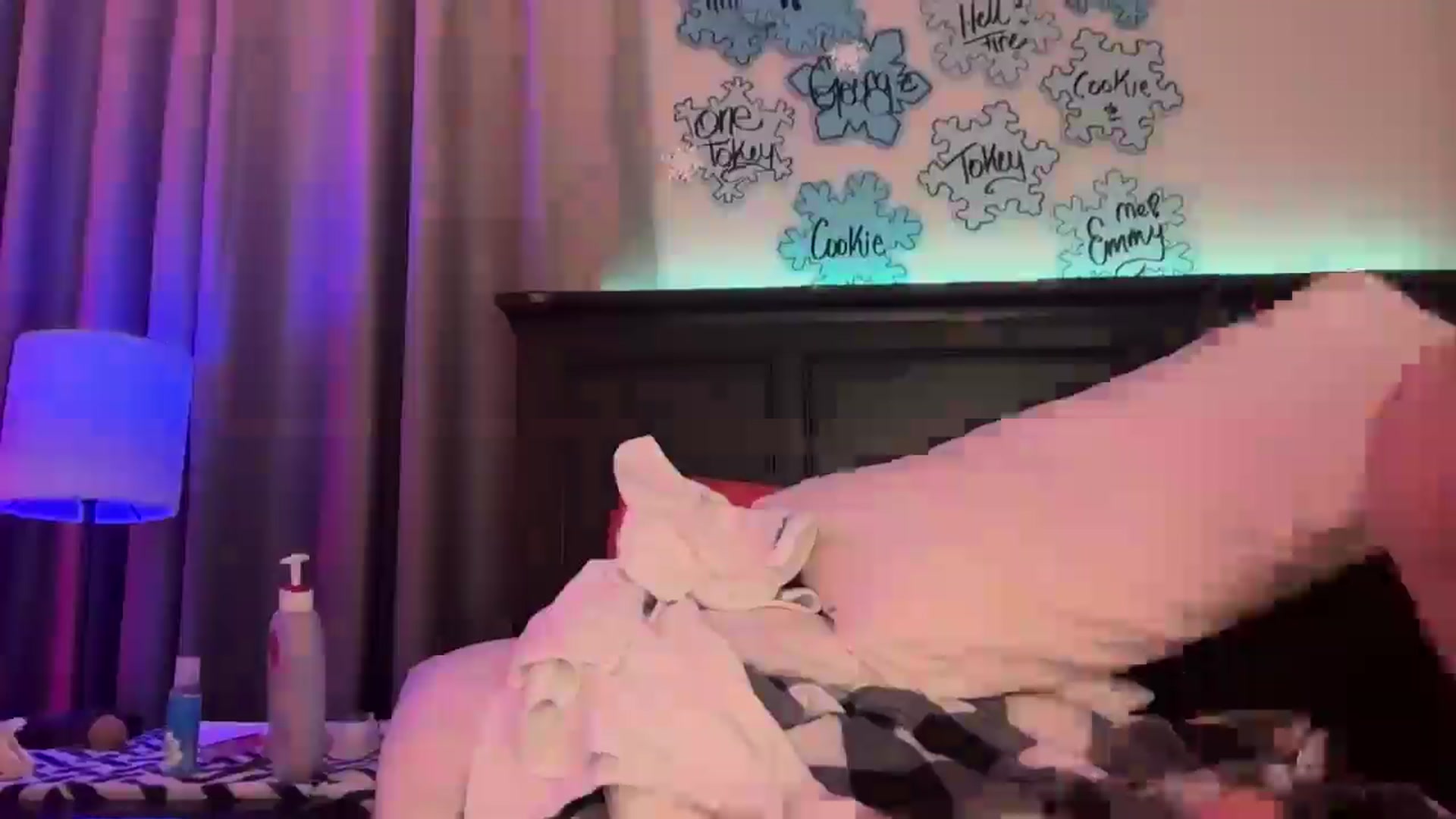 Gallery image thumbnail from EmmyLove's myfreecams stream on, 01/29/2026, 08:13 image 15 of 20