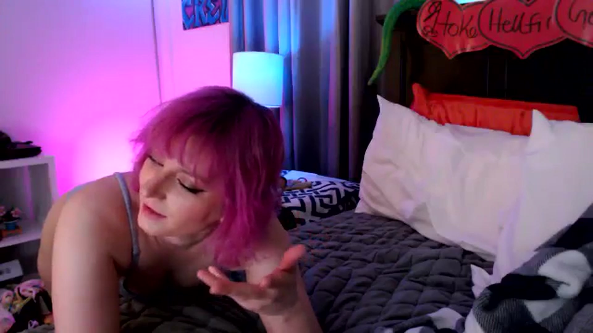 Gallery image thumbnail from EmmyLove's myfreecams stream on, 02/01/2026, 07:08 image 15 of 20