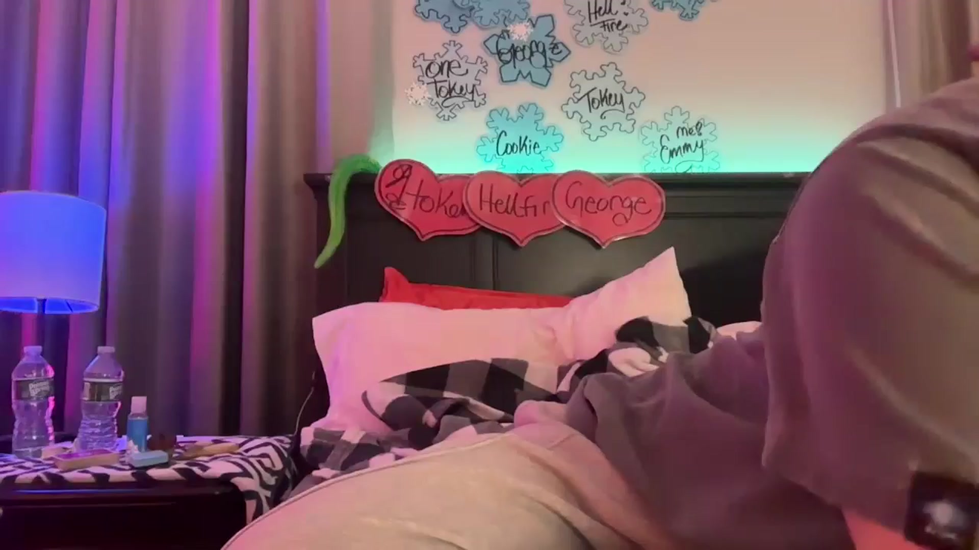 Gallery image thumbnail from EmmyLove's myfreecams stream on, 02/06/2026, 06:22 image 17 of 20