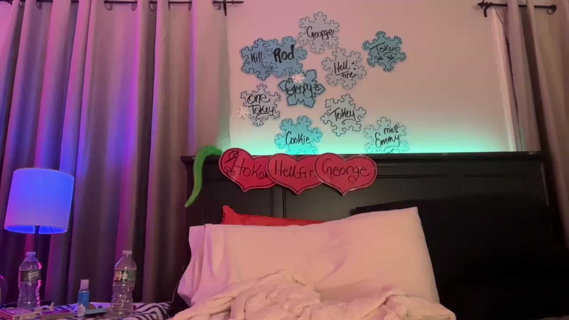Gallery image thumbnail from EmmyLove's myfreecams stream on, 02/11/2026, 06:53 image 19 of 20