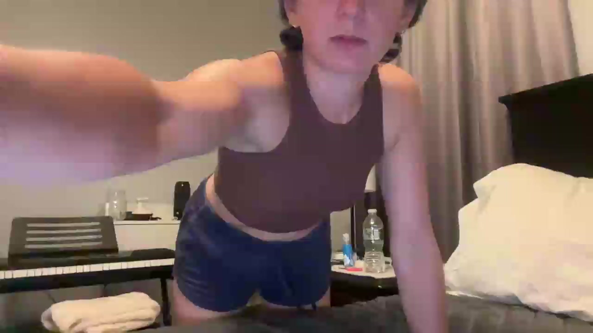 Gallery image thumbnail from EmmyLove's myfreecams stream on, 08/11/2026, 06:46 image 15 of 20