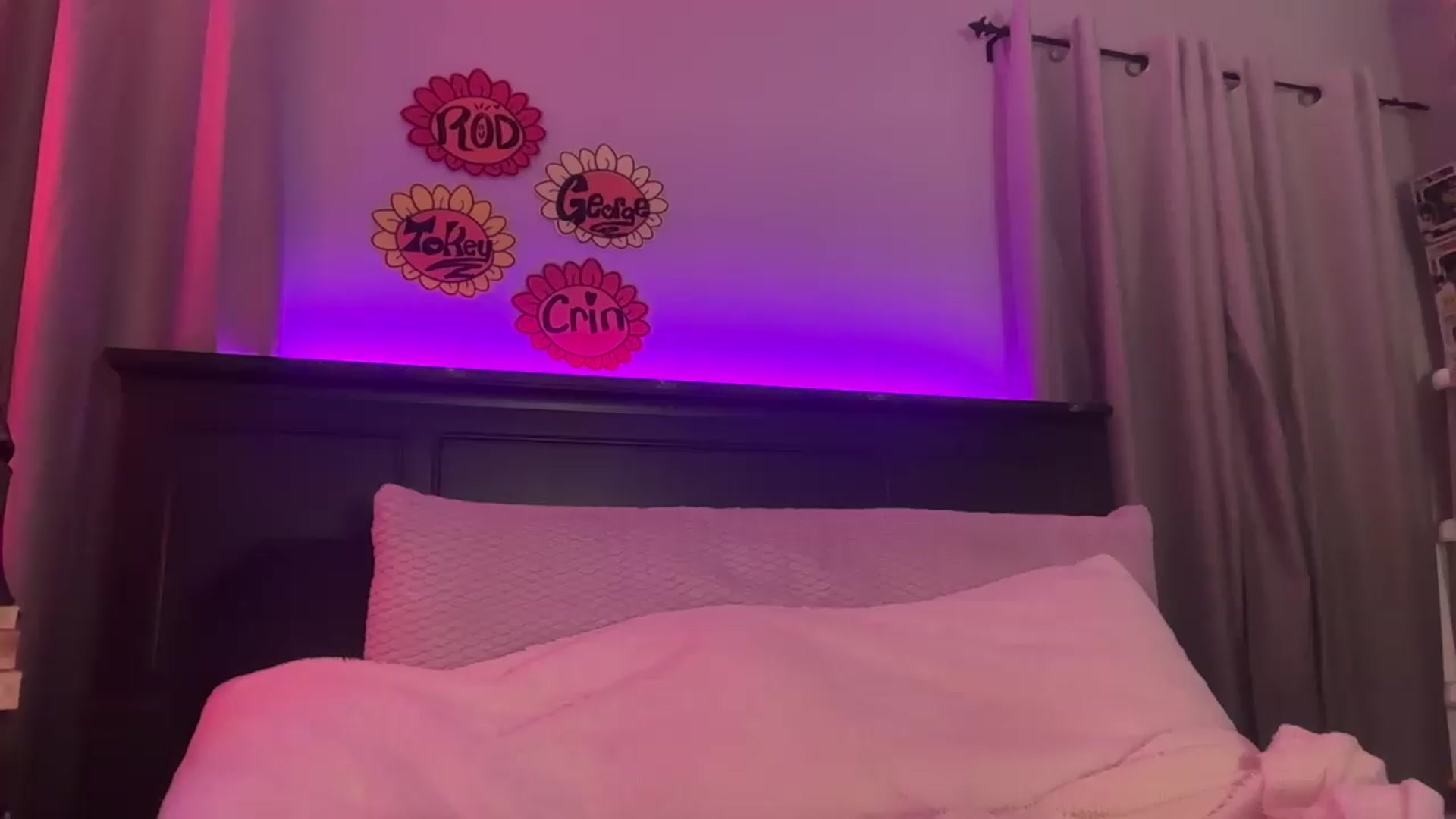 Gallery image thumbnail from EmmyLove's myfreecams stream on, 09/02/2026, 06:57 image 4 of 20