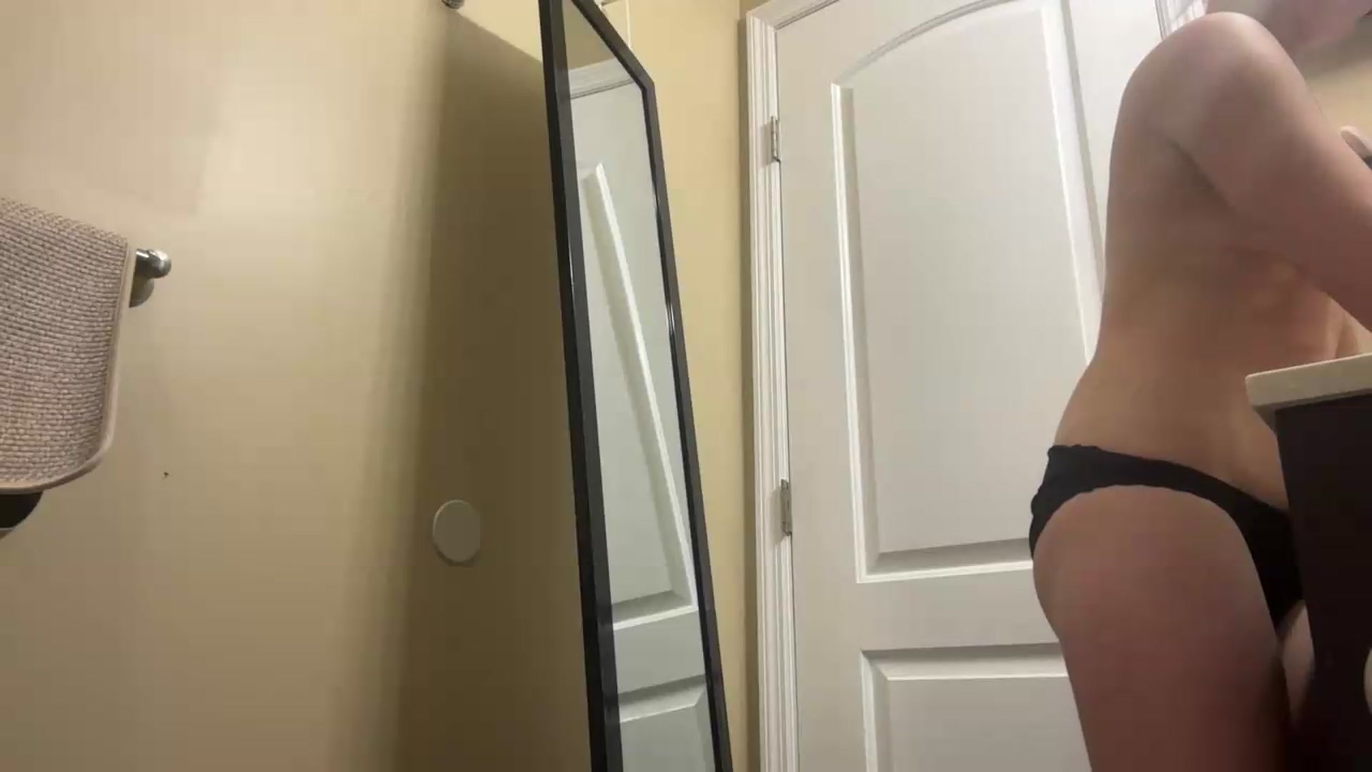 Gallery image thumbnail from EmmyLove's myfreecams stream on, 09/03/2026, 06:42 image 20 of 20