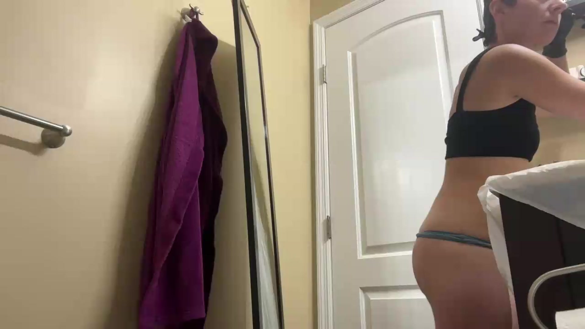 Gallery image thumbnail from EmmyLove's myfreecams stream on, 09/19/2026, 07:31 image 11 of 20
