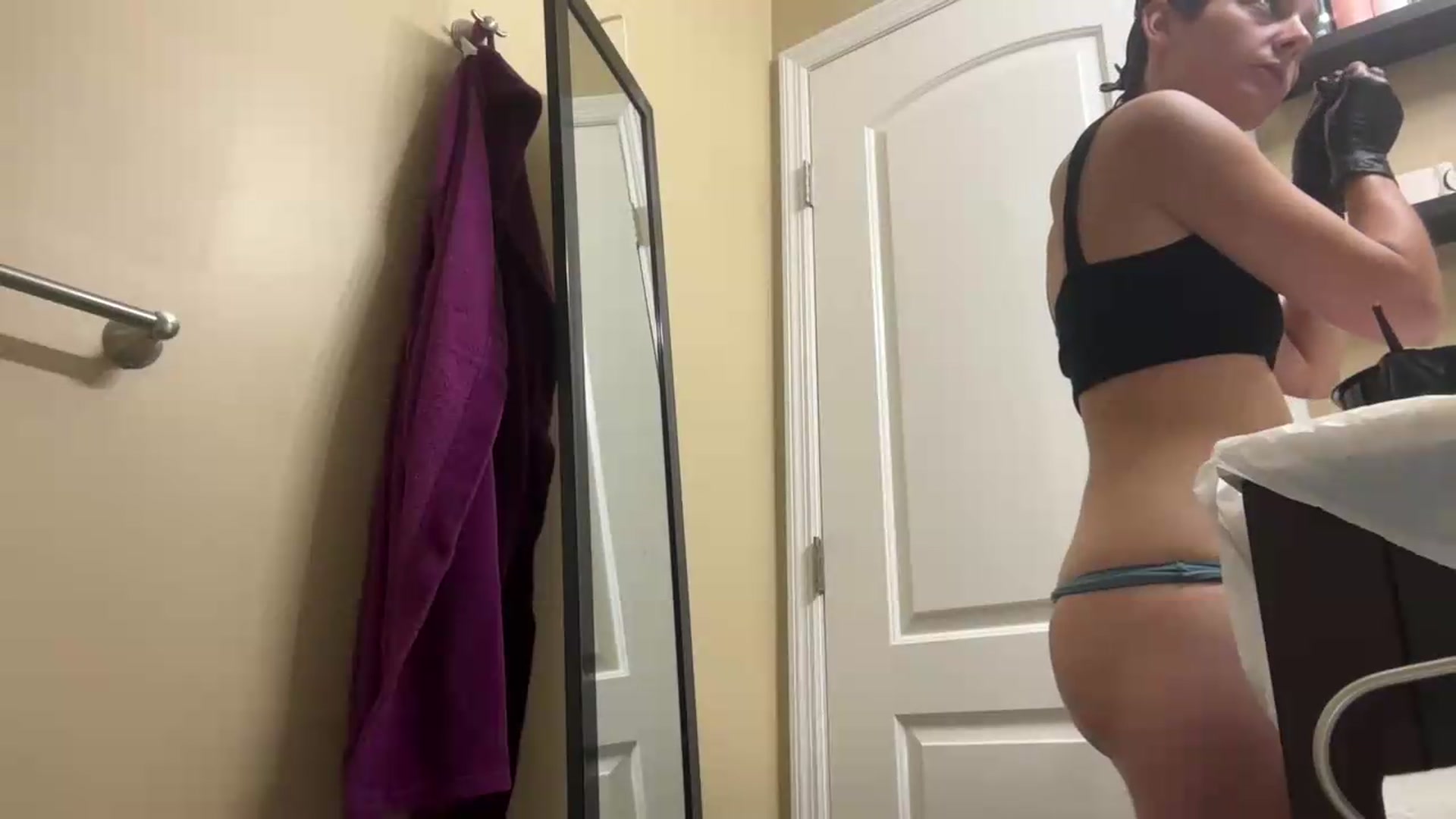 Gallery image thumbnail from EmmyLove's myfreecams stream on, 09/19/2026, 07:31 image 17 of 20
