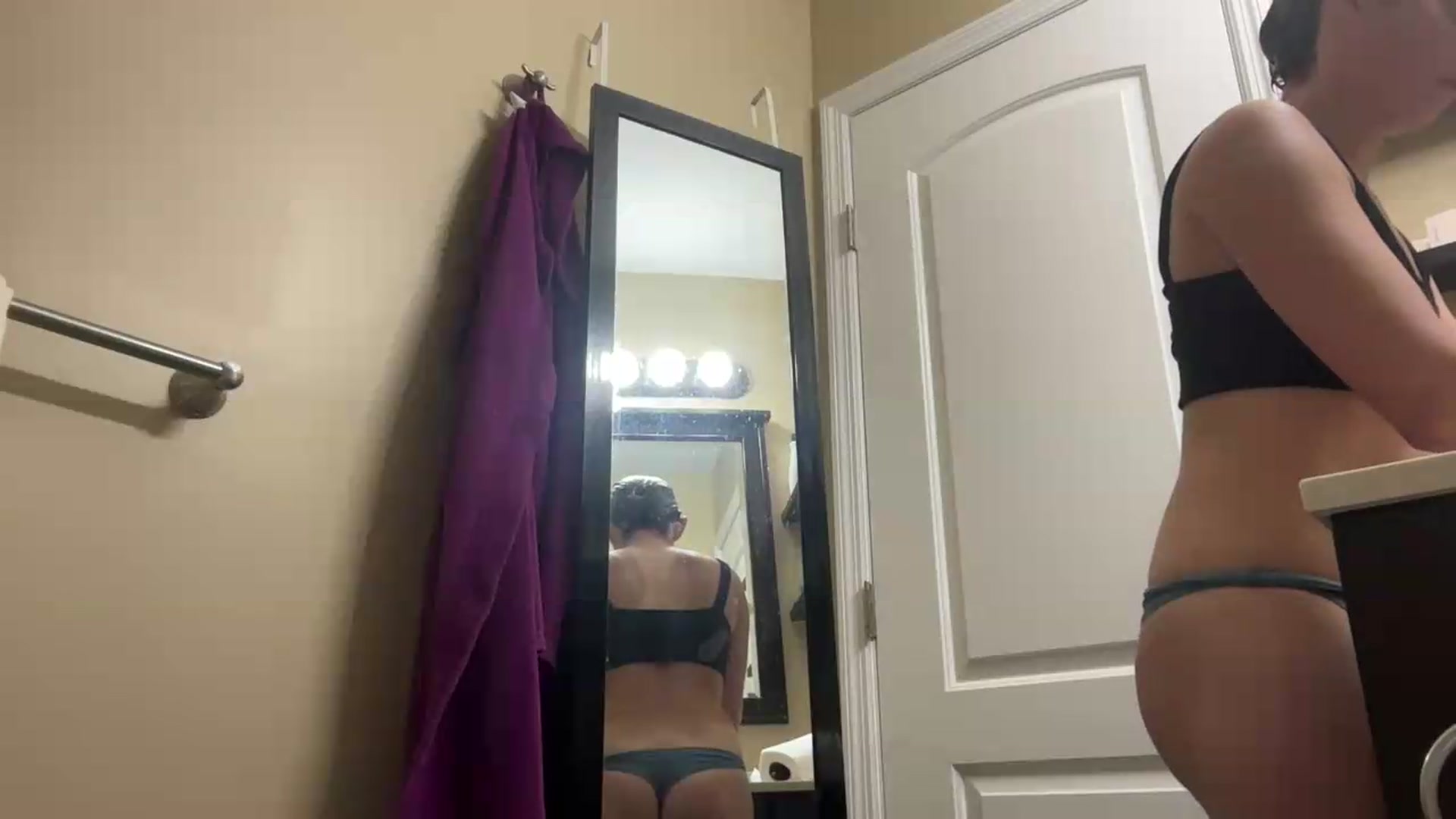 Gallery image thumbnail from EmmyLove's myfreecams stream on, 09/19/2026, 08:11 image 13 of 20