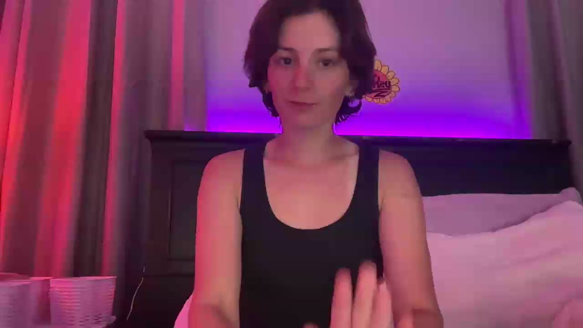 Gallery image thumbnail from EmmyLove's myfreecams stream on, 09/26/2026, 06:08 image 1 of 20