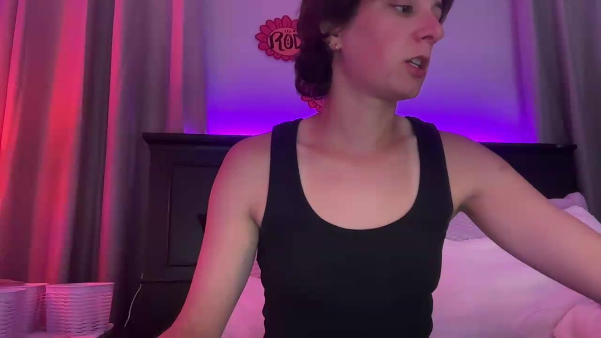 Gallery image thumbnail from EmmyLove's myfreecams stream on, 09/26/2026, 06:08 image 19 of 20