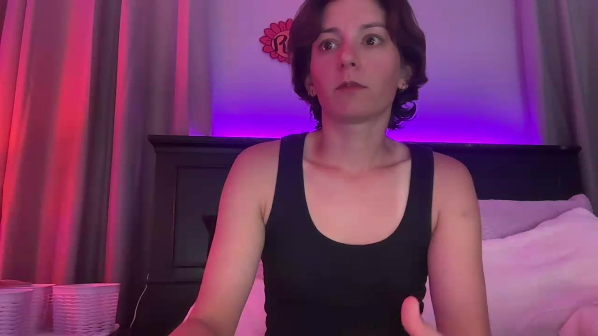 Gallery image thumbnail from EmmyLove's myfreecams stream on, 09/26/2026, 06:08 image 8 of 20