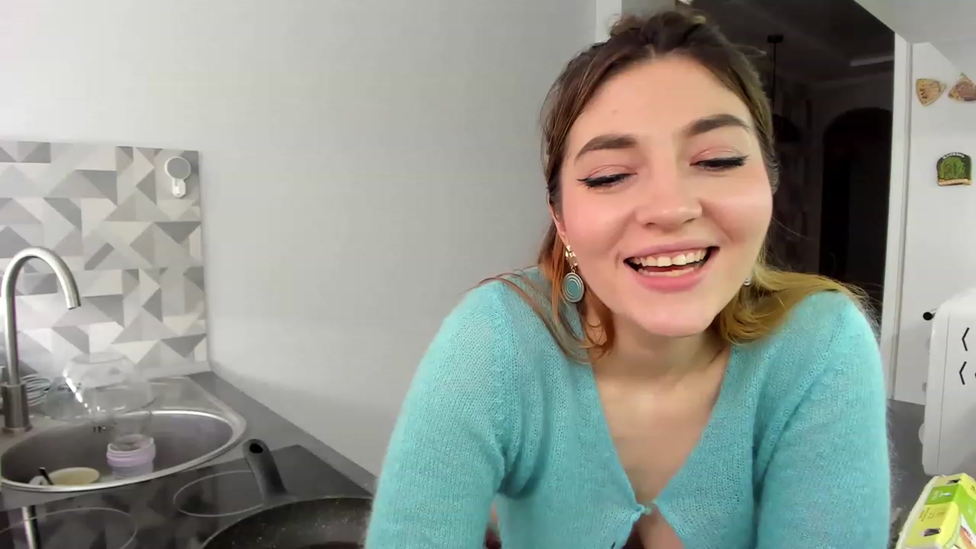 Gallery image thumbnail from Emmy_Emmy's myfreecams stream on, 04/02/2023, 10:51 image 6 of 20