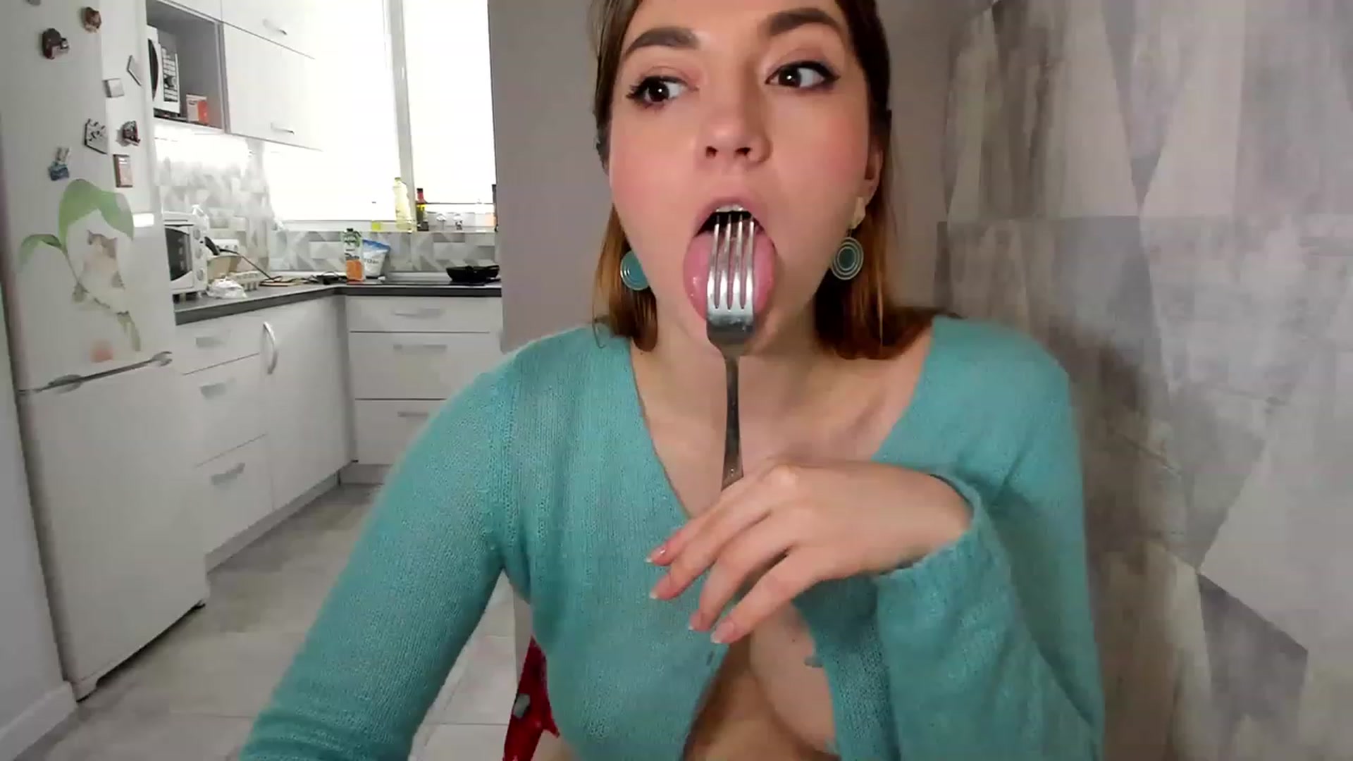 Gallery image thumbnail from Emmy_Emmy's myfreecams stream on, 04/02/2023, 10:51 image 16 of 20