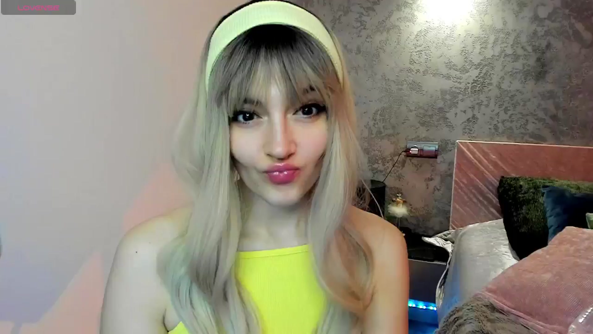 Gallery image thumbnail from Emmy_Emmy's myfreecams stream on, 02/23/2025, 09:17 image 2 of 20
