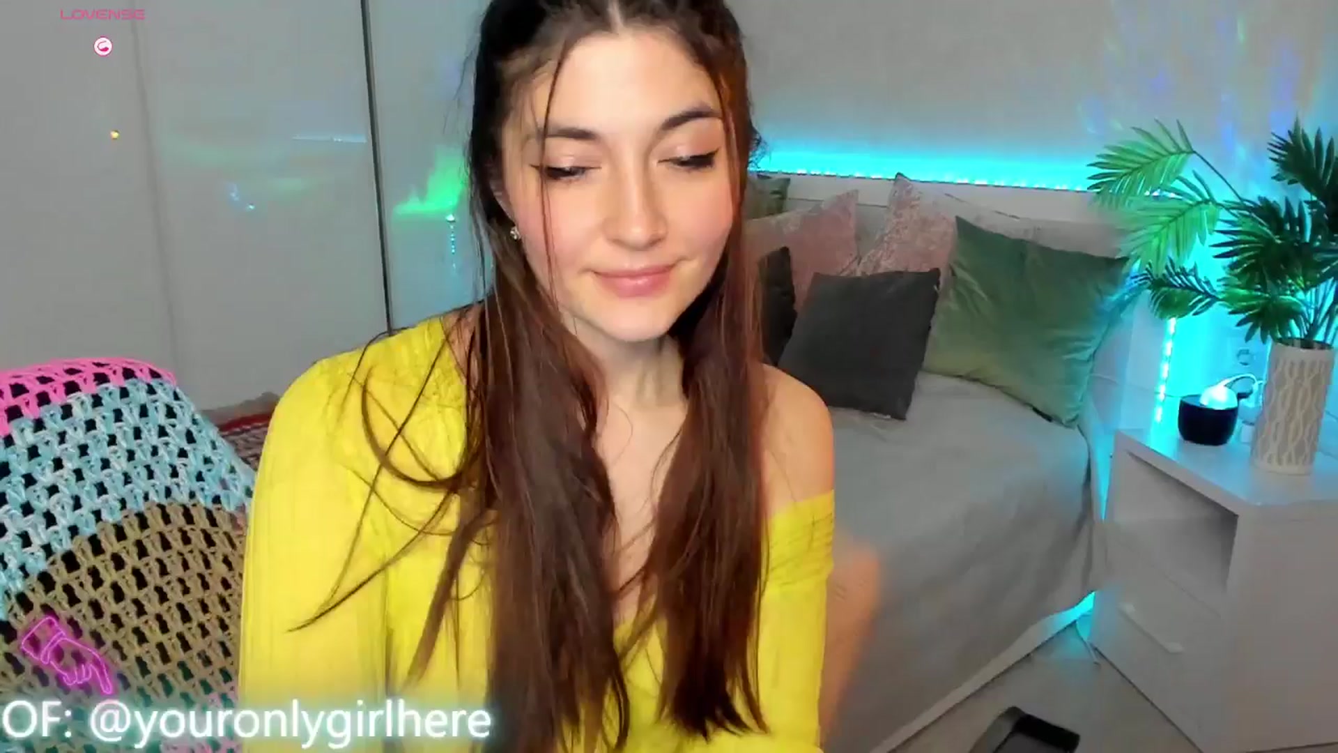 Gallery image thumbnail from Emmy_Emmy's myfreecams stream on, 03/25/2025, 08:19 image 16 of 20