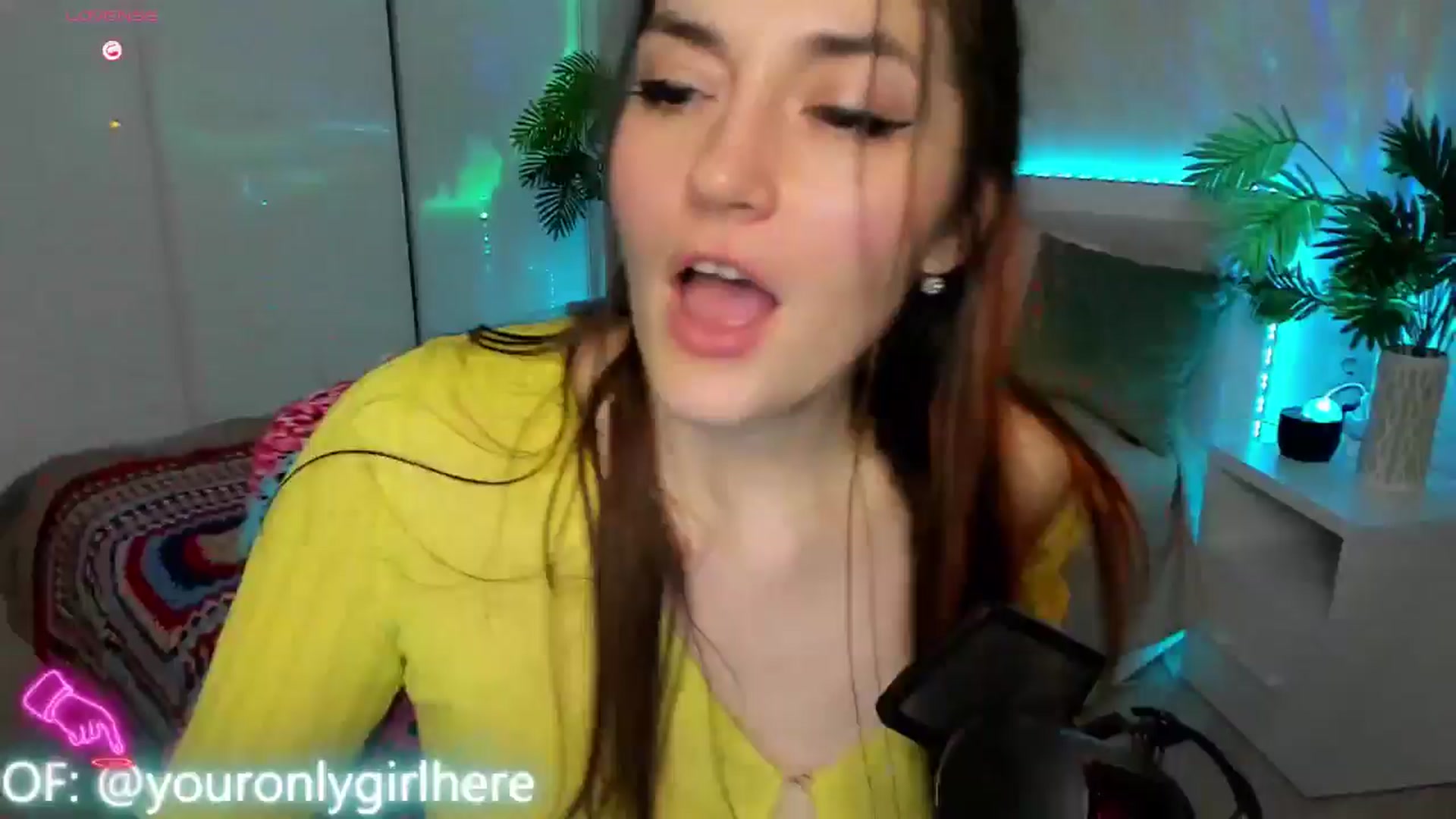 Gallery image thumbnail from Emmy_Emmy's myfreecams stream on, 03/25/2025, 09:03 image 16 of 20