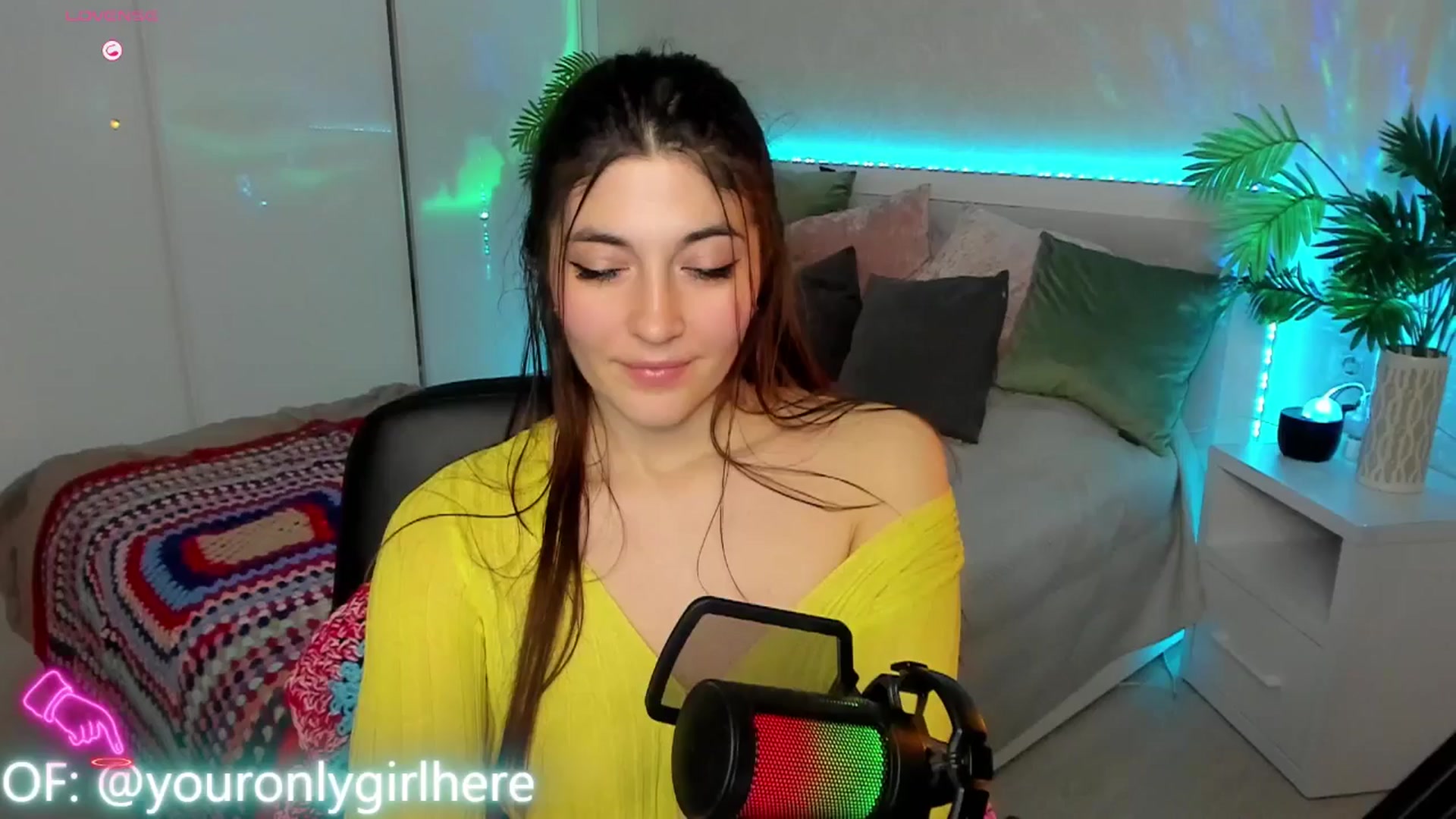Gallery image thumbnail from Emmy_Emmy's myfreecams stream on, 03/25/2025, 09:03 image 19 of 20