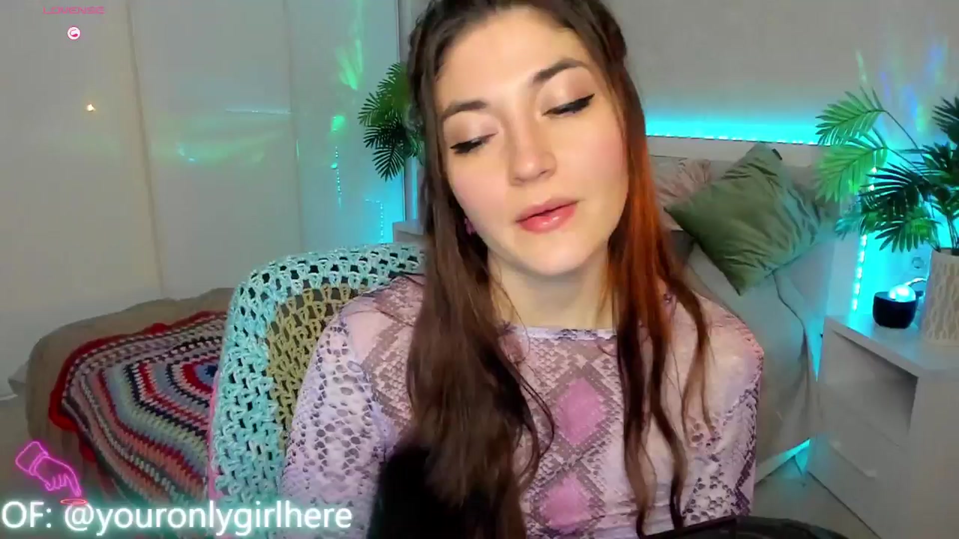 Gallery image thumbnail from Emmy_Emmy's myfreecams stream on, 03/28/2025, 08:03 image 10 of 20