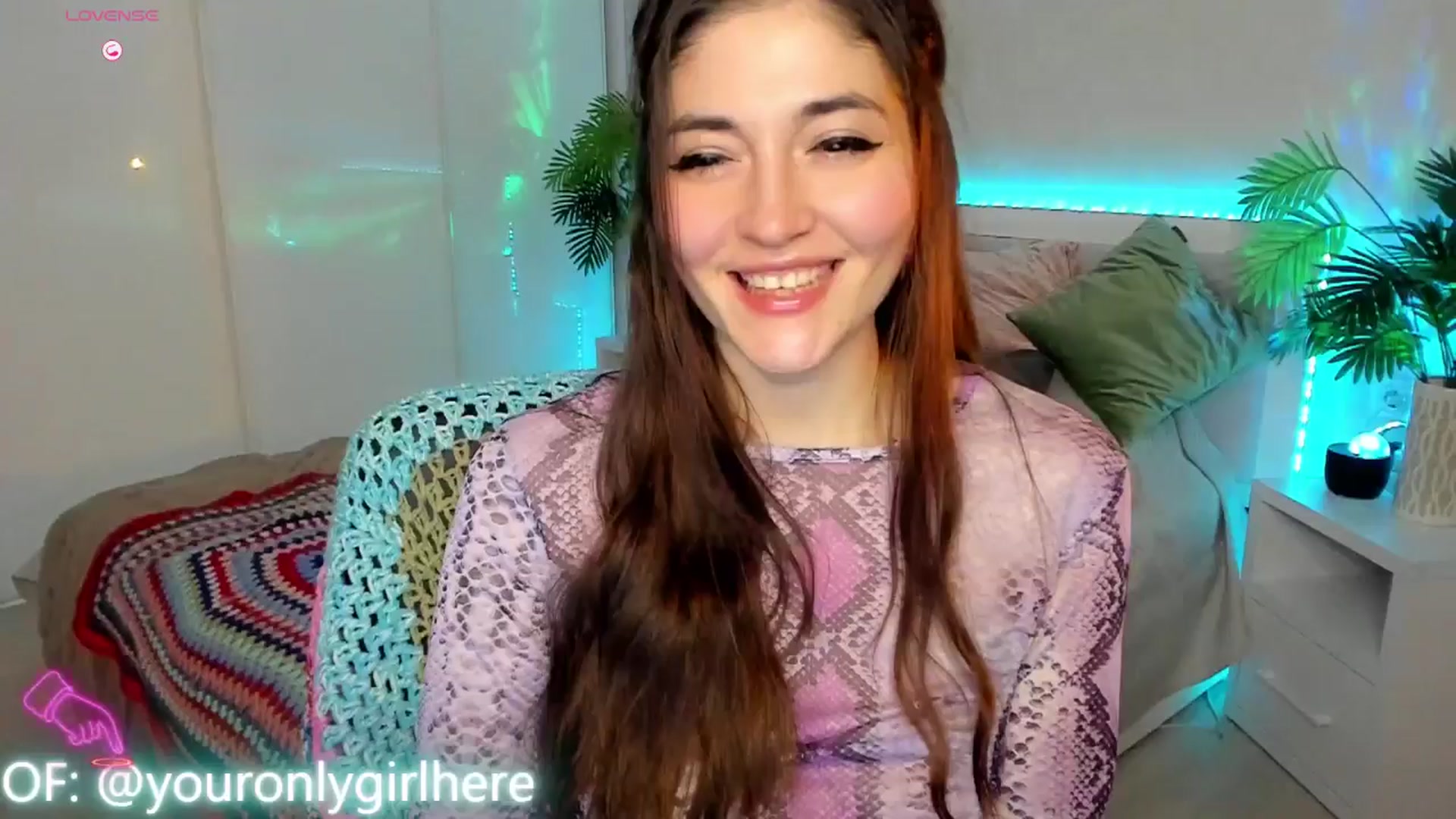 Gallery image thumbnail from Emmy_Emmy's myfreecams stream on, 03/28/2025, 08:03 image 11 of 20
