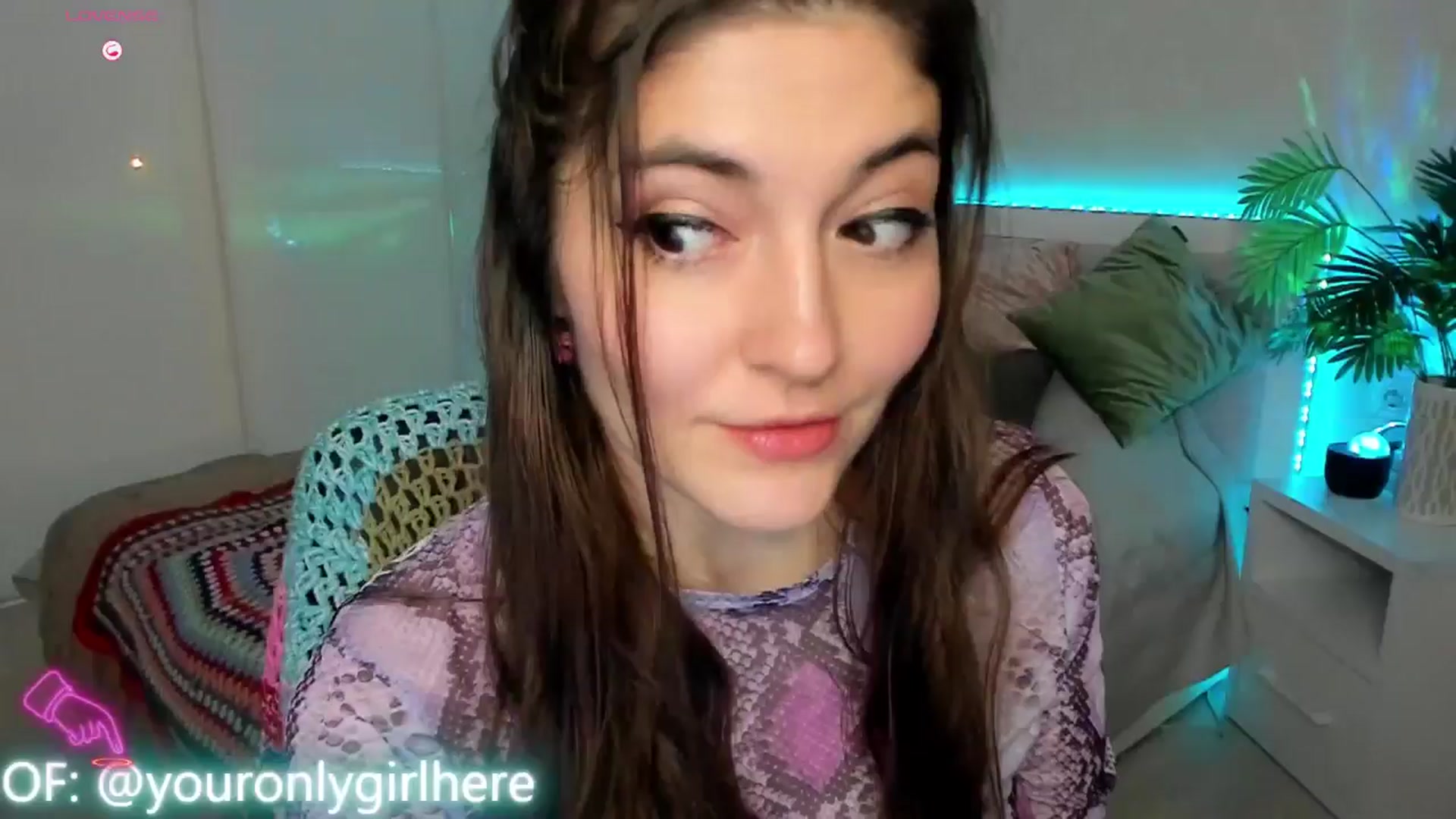 Gallery image thumbnail from Emmy_Emmy's myfreecams stream on, 03/28/2025, 08:03 image 19 of 20